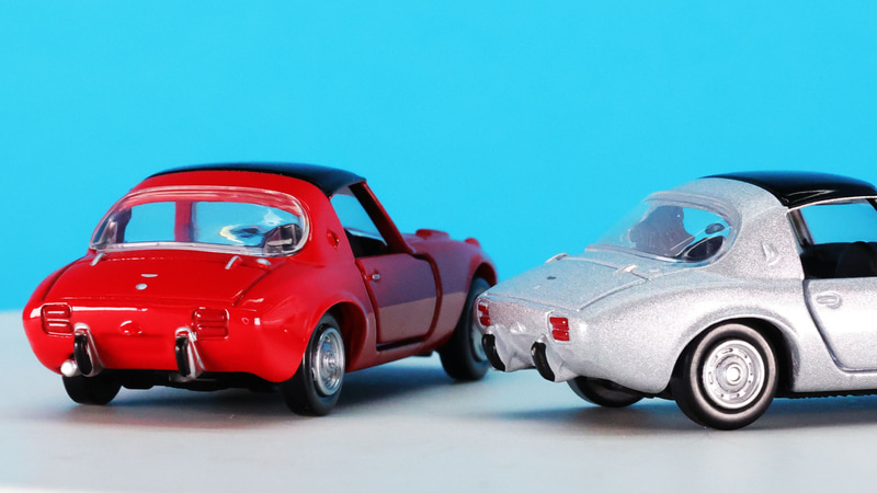 ヘッドライトはクリアーパーツで贅沢な作りです