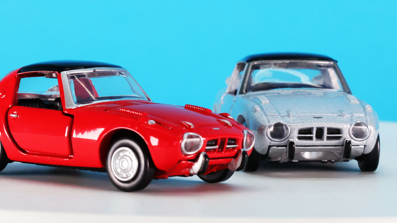 ヘッドライトはクリアーパーツで贅沢な作りです