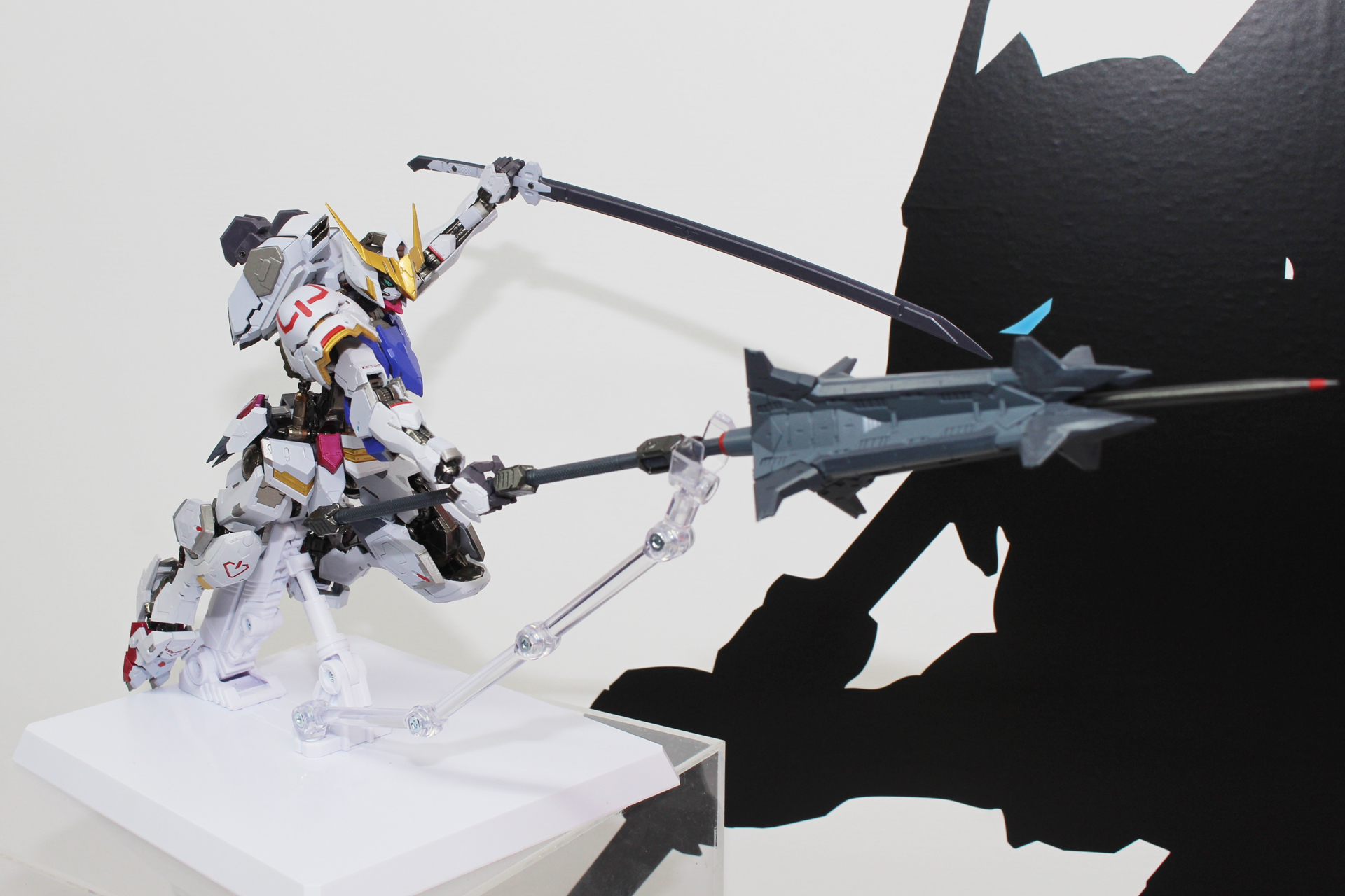 このような生き生きとしたアクションを楽しめる。武装はメイスと太刀も付属する予定だ