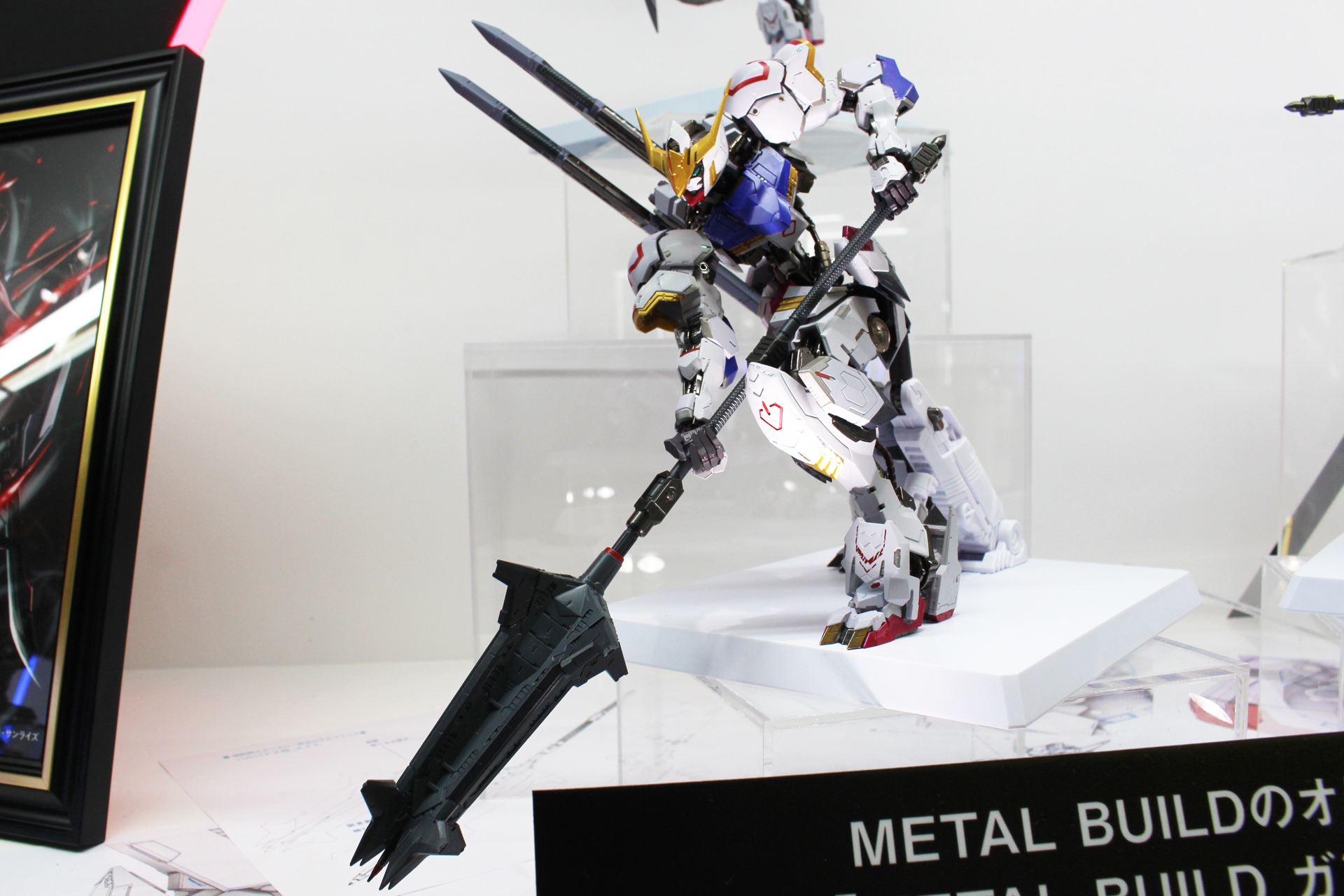 このような生き生きとしたアクションを楽しめる。武装はメイスと太刀も付属する予定だ