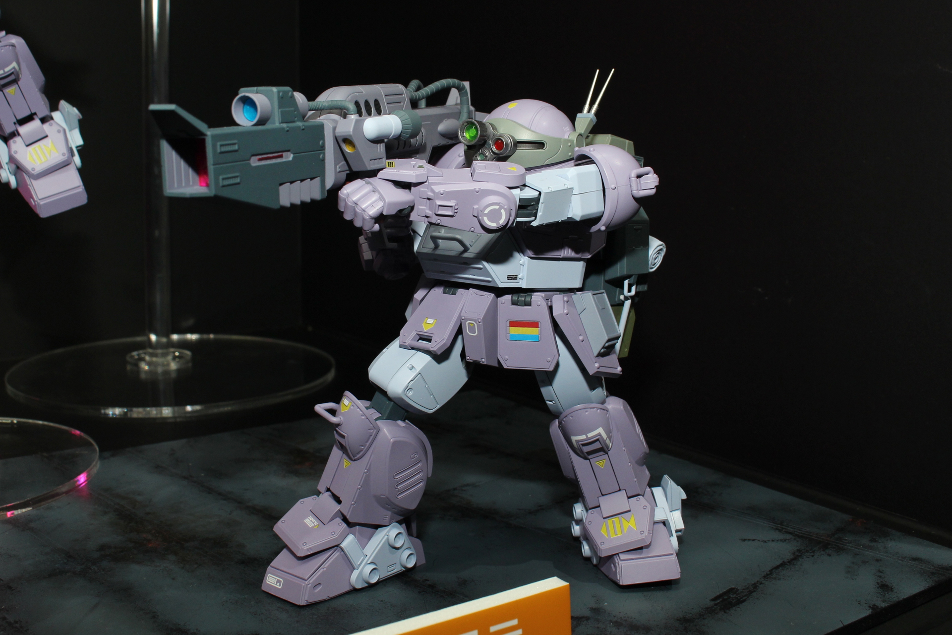 「HI-METAL R スコープドッグ メルキア軍装備」。カラーはもちろんマーキングもメルキア軍の仕様に。TV版第1話のロッグガンを構えた機体も再現できる。フィギュアはキリコと同じ耐圧服姿のメルキア兵が付属する予定