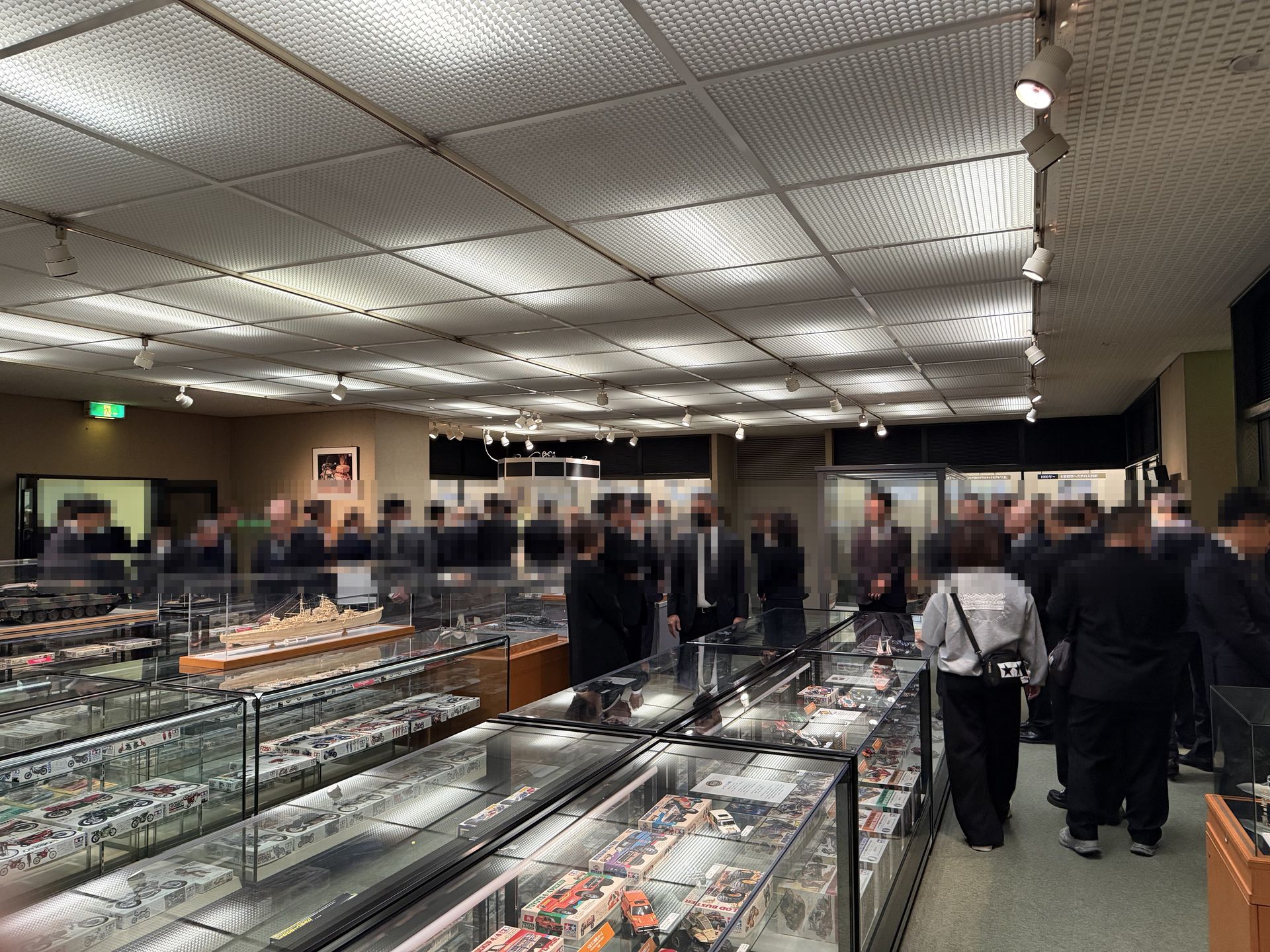 たくさんの参列者で埋め尽くされた田宮歴史館