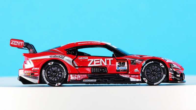 闘争心を感じさせるZENTのレッドカラー。かっこいい！