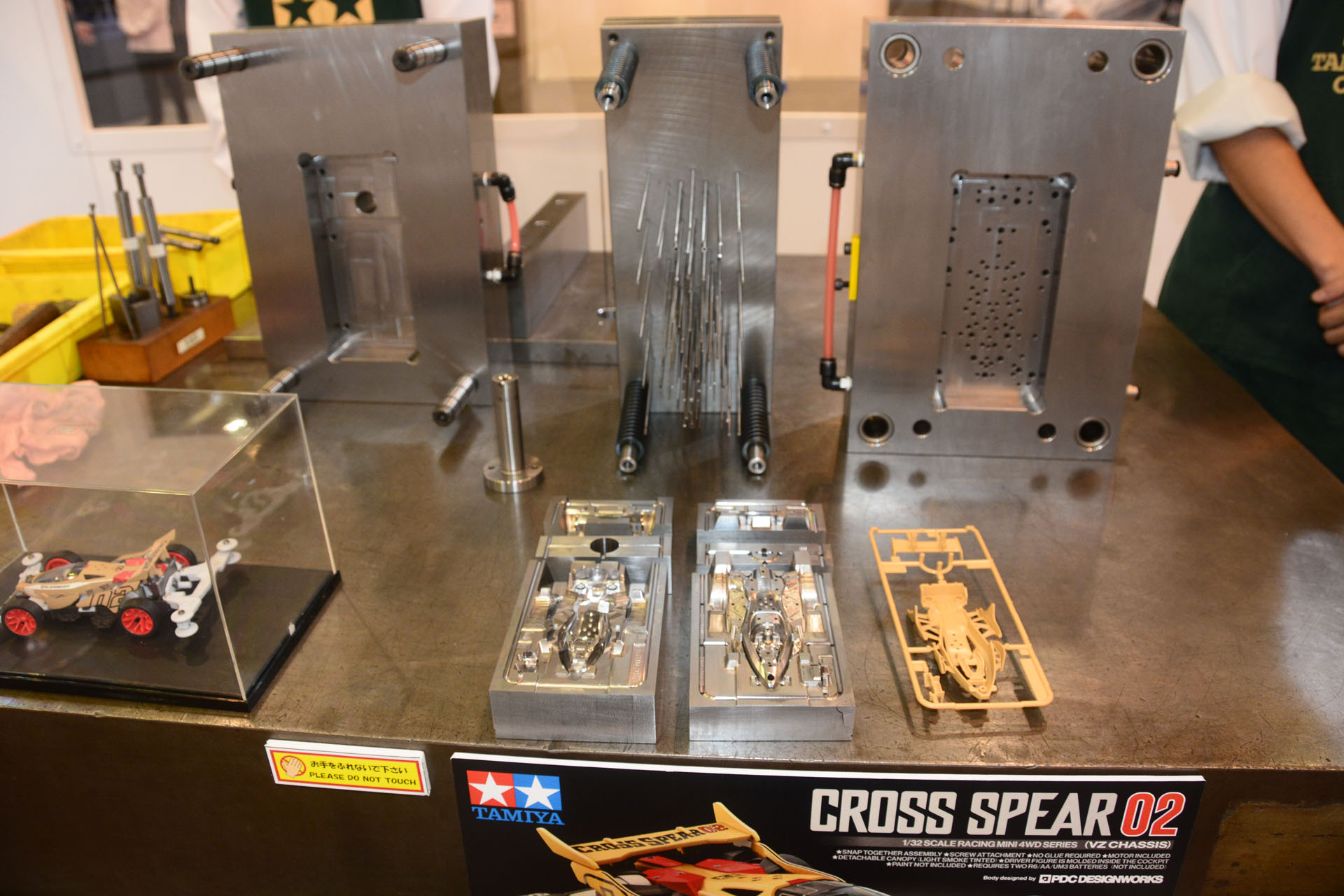 最新の金型技術を紹介。当時の者とは比べものにならない詳細な表現だけで鳴く、分割もこまかく、メンテナンス性も向上している