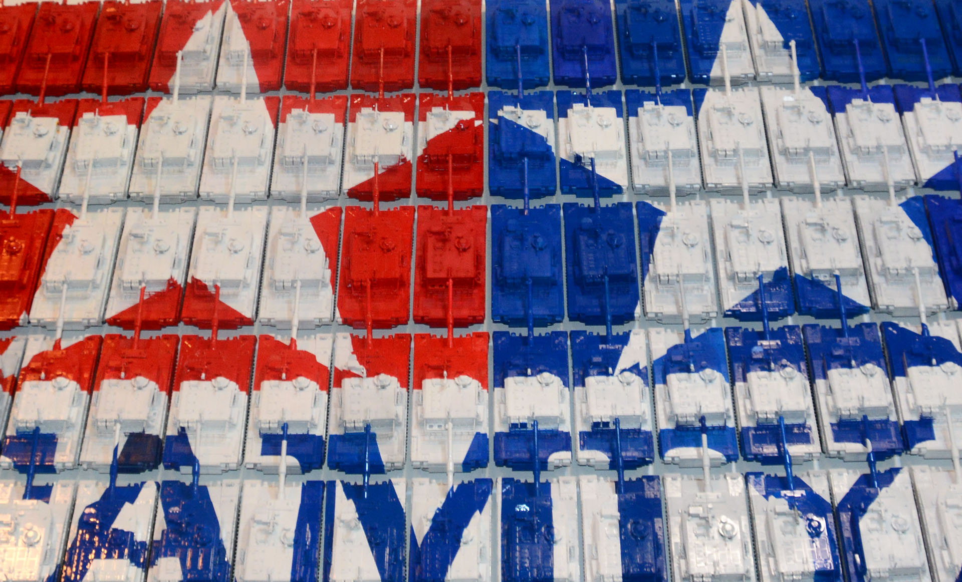 タミヤロゴは戦車の模型。戦車好きの会長のエピソードを思い出させる