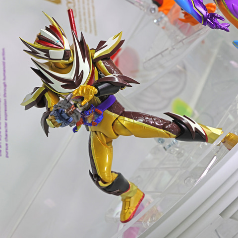 仮面ライダーガヴ」より「S.H.Figuarts 仮面ライダーヴァレン フラッペ