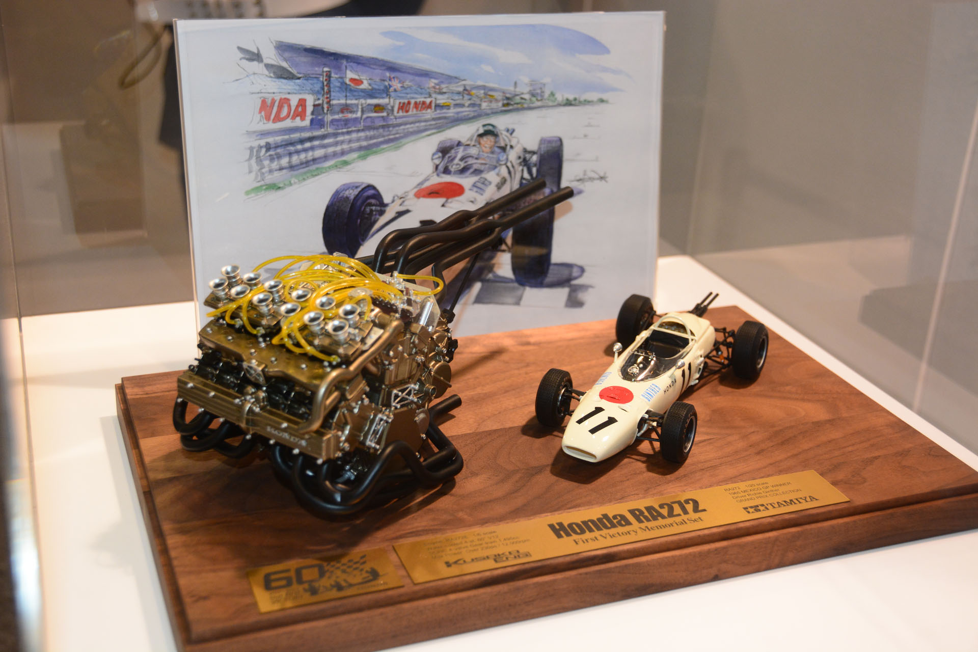 日下エンジニアリングとHonda、タミヤのコラボレーションによるエンジン模型とタミヤのプラモデルをセットにした「Honda RA272 First Victory Memorial Set」2026年2月末発売予定で、価格は165,000円