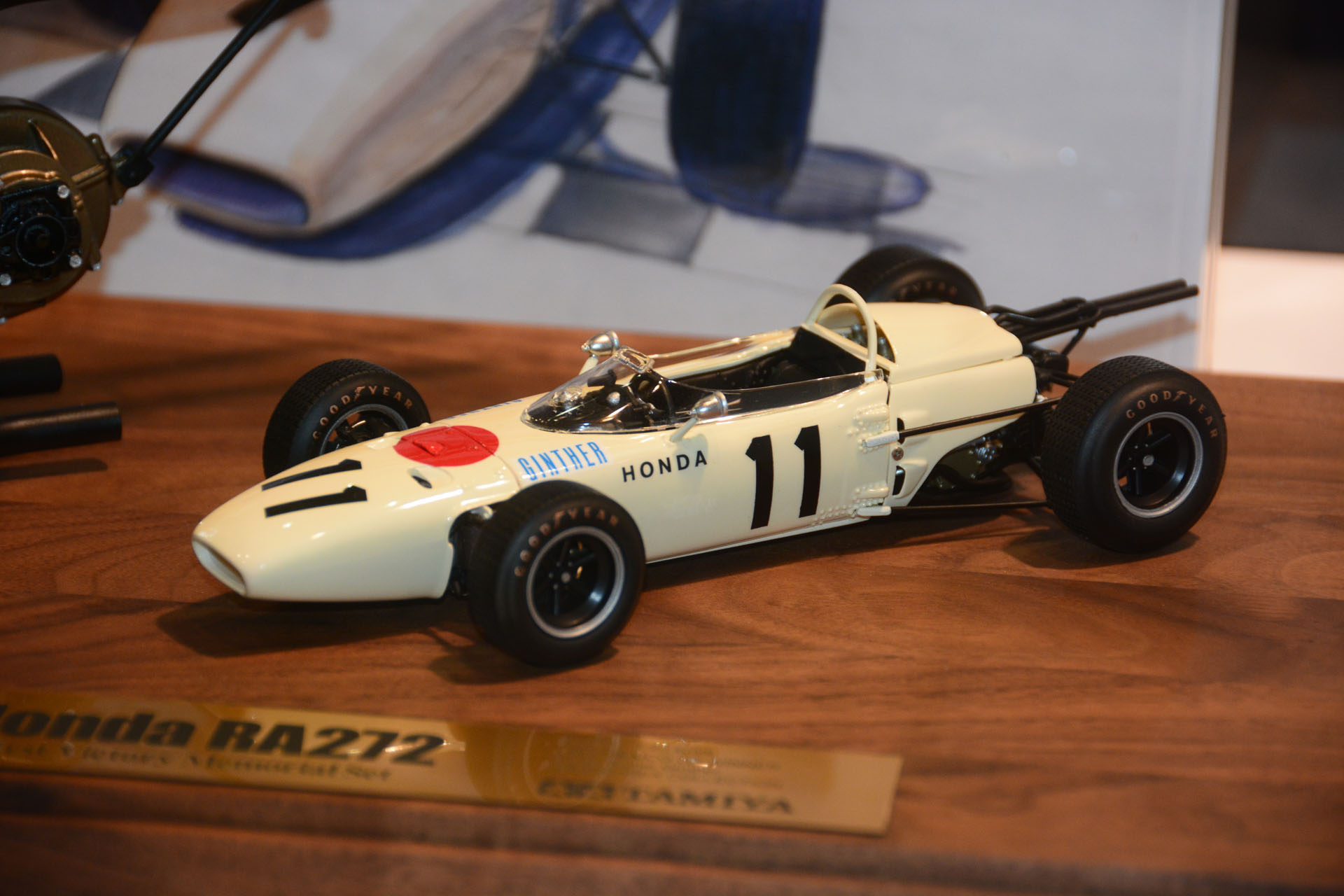 日下エンジニアリングとHonda、タミヤのコラボレーションによるエンジン模型とタミヤのプラモデルをセットにした「Honda RA272 First Victory Memorial Set」2026年2月末発売予定で、価格は165,000円