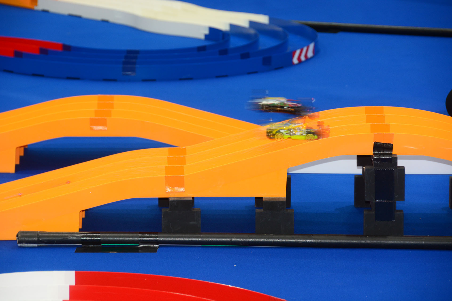 全国の猛者が集まる大会なだけに練習なしの一発走行でレースが進行していった