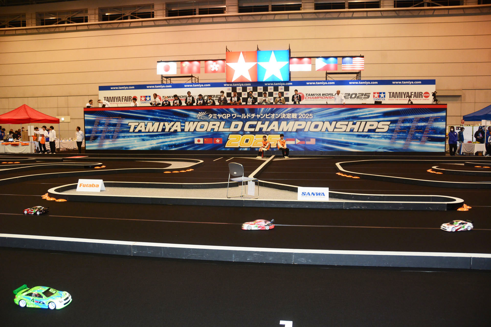 日本全国の大会を勝ち抜いた代表選手とアジア・北米からの代表選手が集結し、ワールドチャンピオンを目指して激突