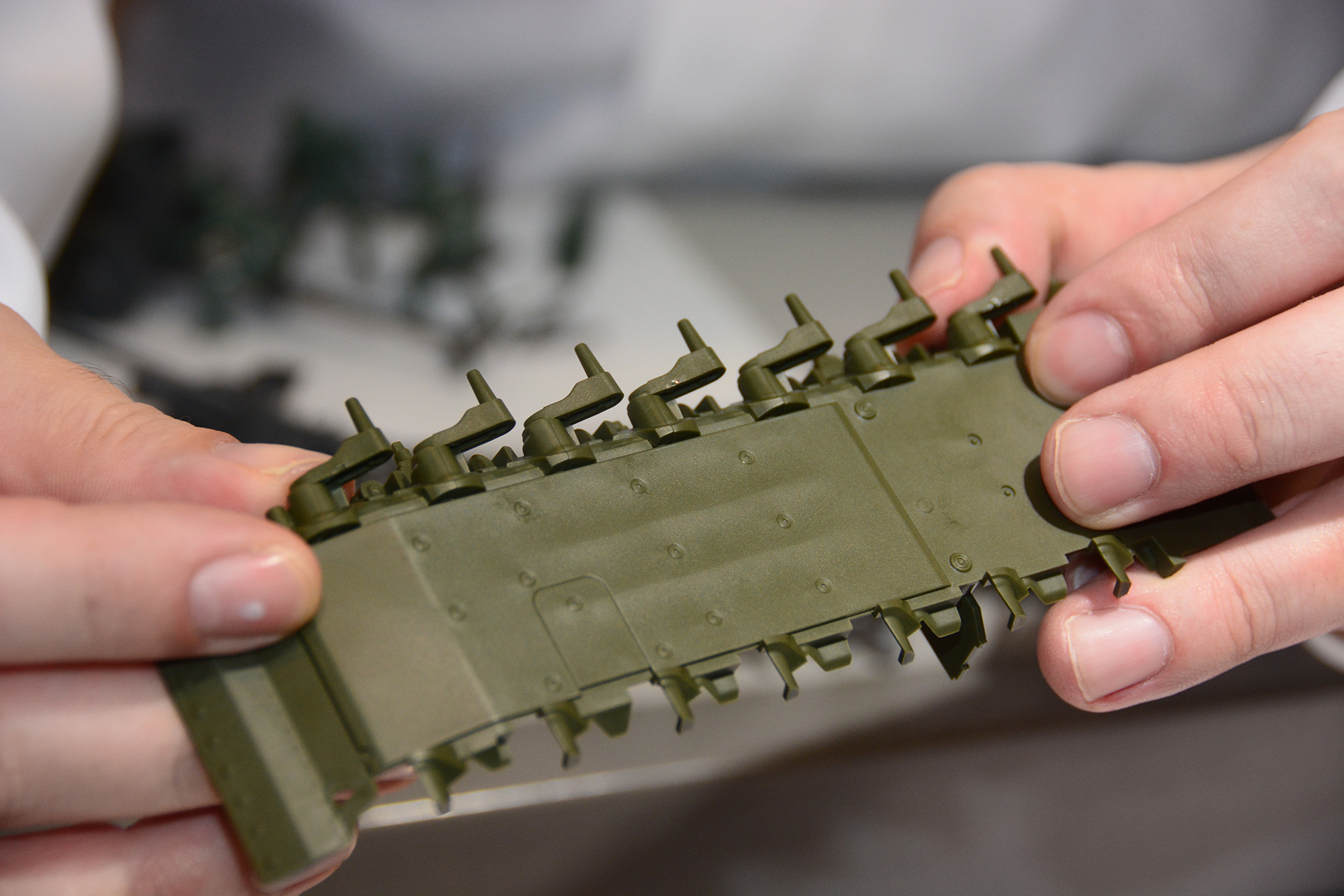 車体下部側面。パーツ数は1/35からかなり減っている