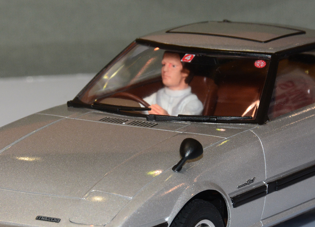 ドライバーフィギュアが乗っているのはモーターライズモデルの名残だ