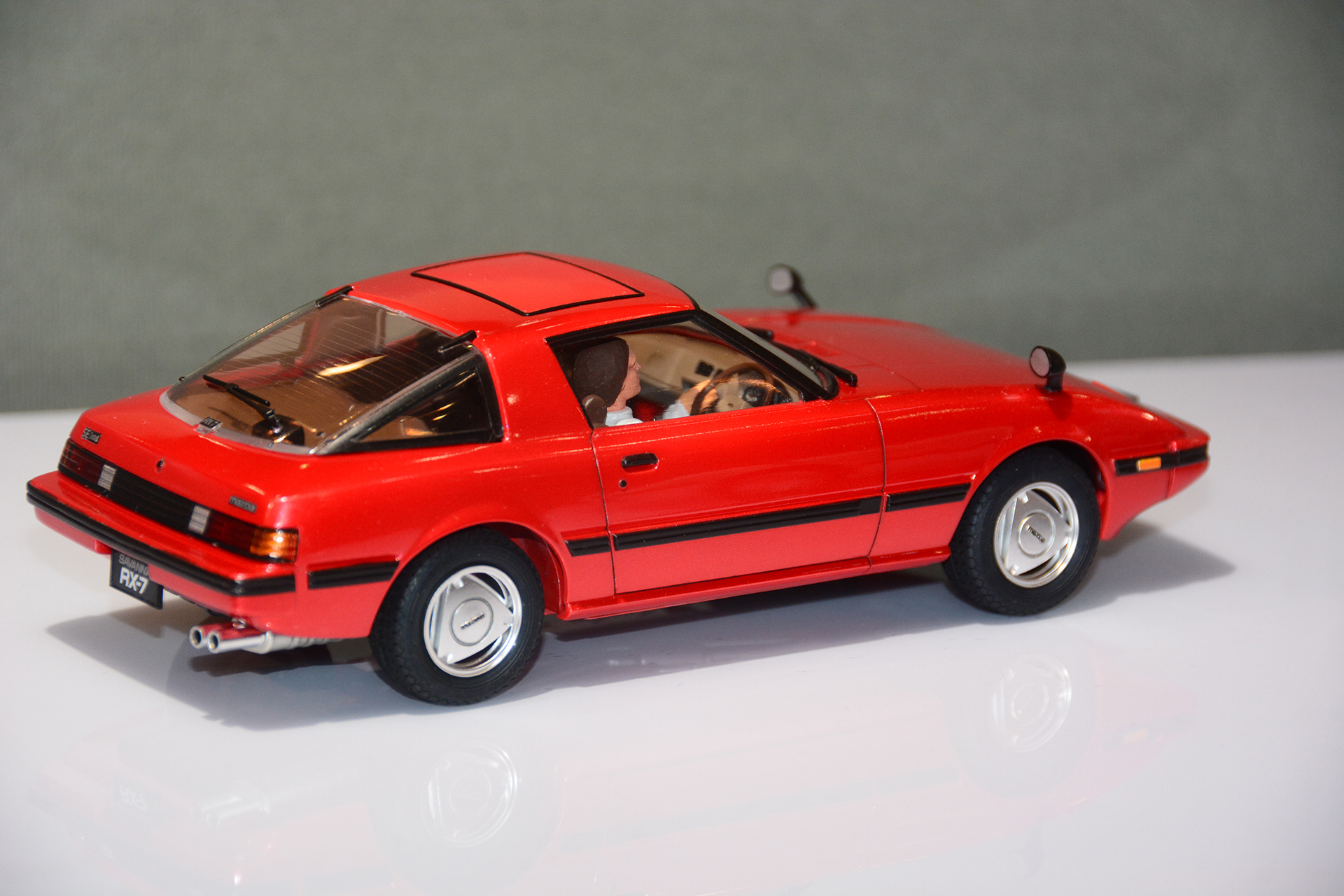 当時の名車への記憶、当時のプラモデルの記憶を刺激されるキットだ