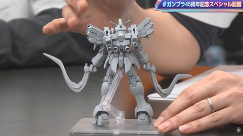 HG 1/144 ガンダムサンドロック改 EW」、軟質素材のマントを公開