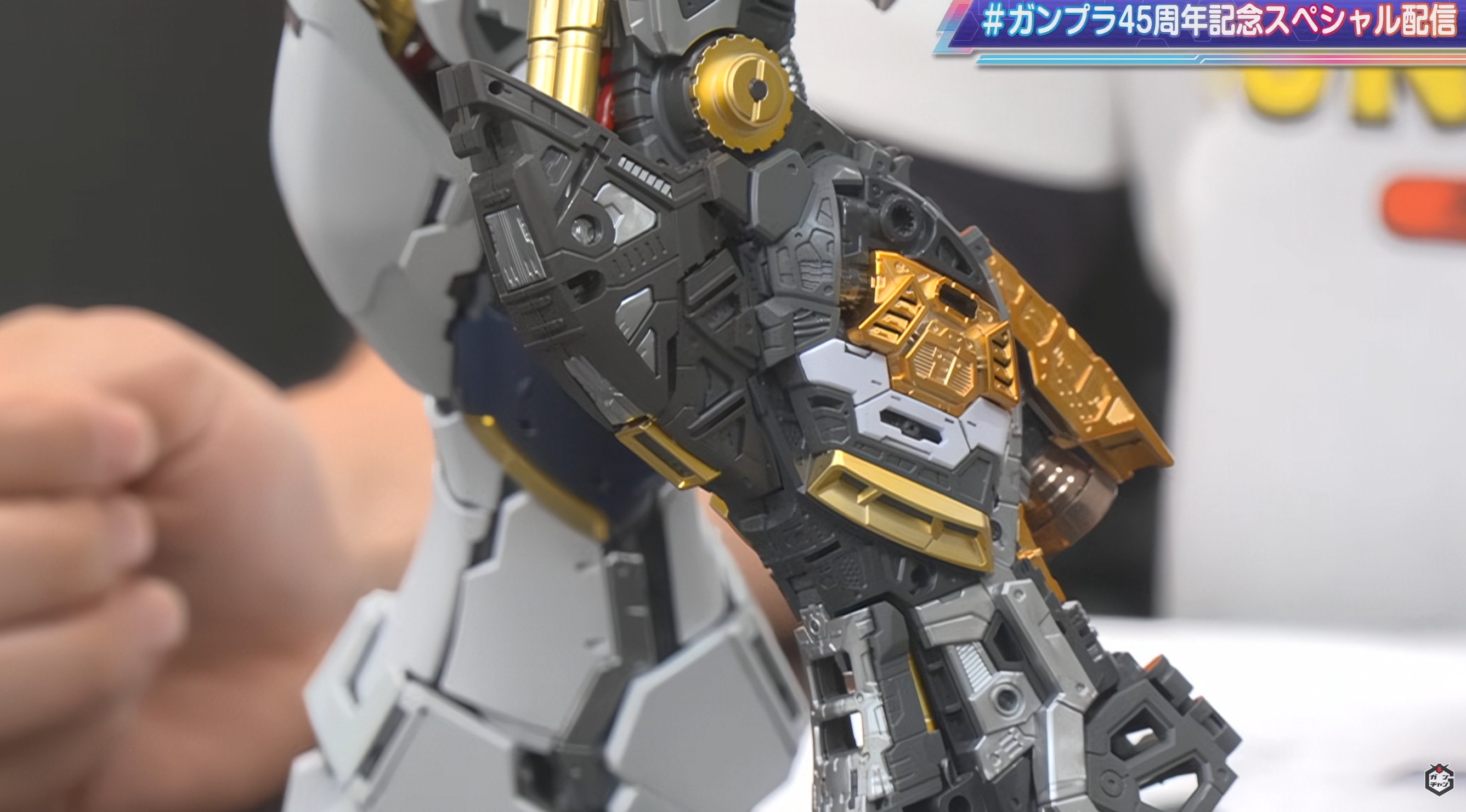 各部のメッキパーツが輝く