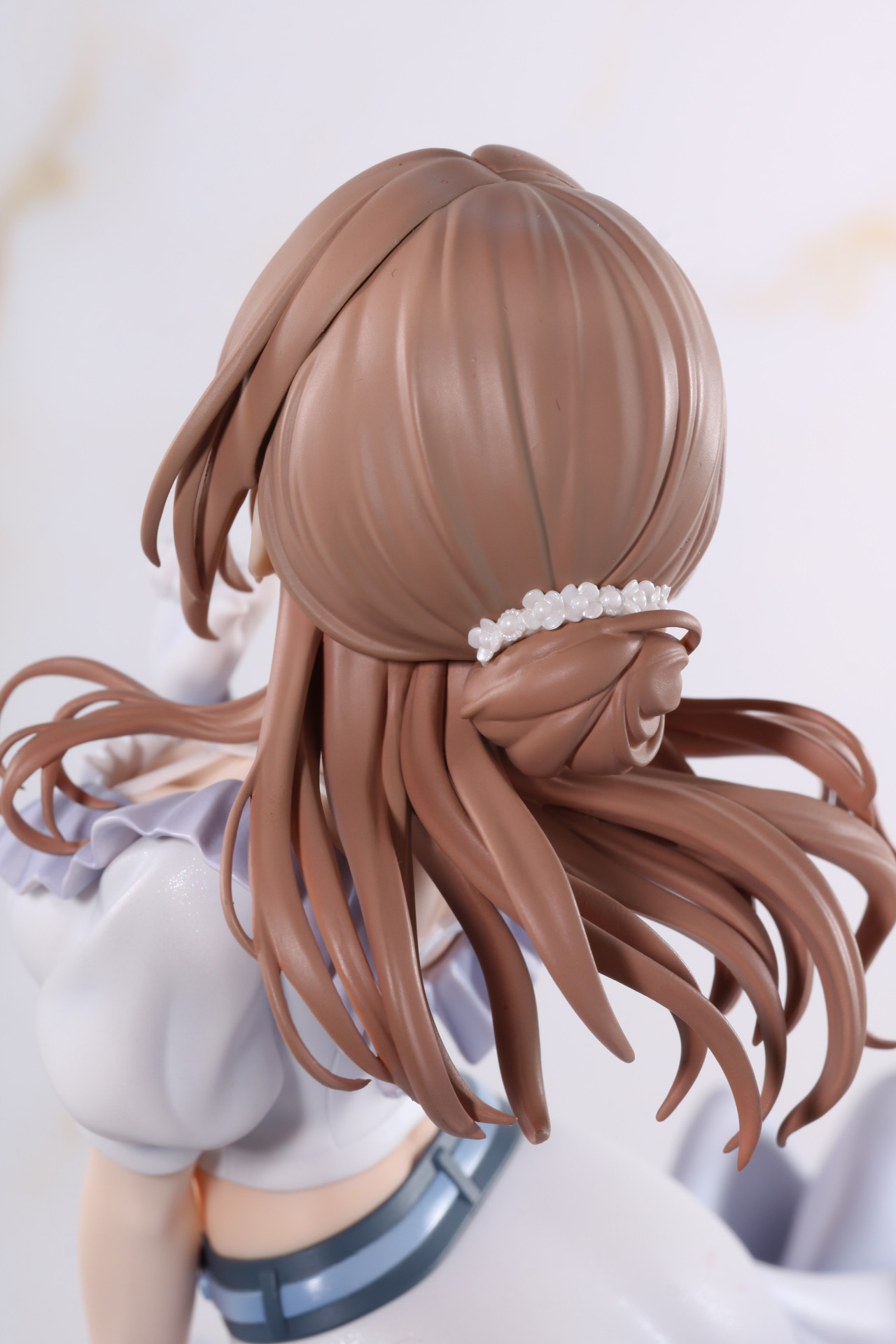 ハーフアップのお団子ヘアで大人っぽさを演出