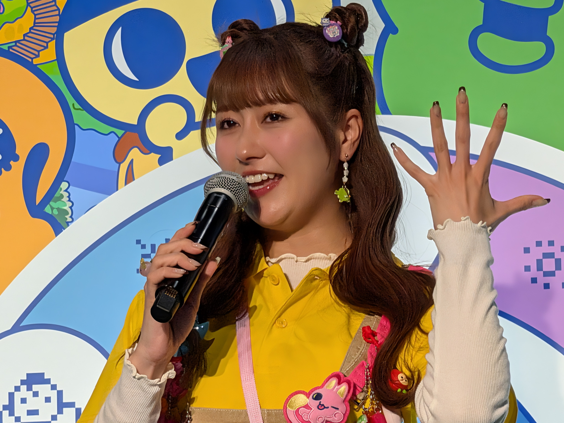 マニキュアも「たまごっち」カラーリング