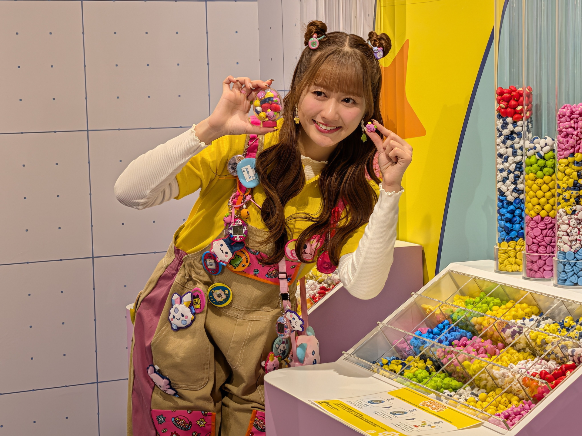 最後はミニフィギュアと詰め込んだボトルを手に持ちポーズ！