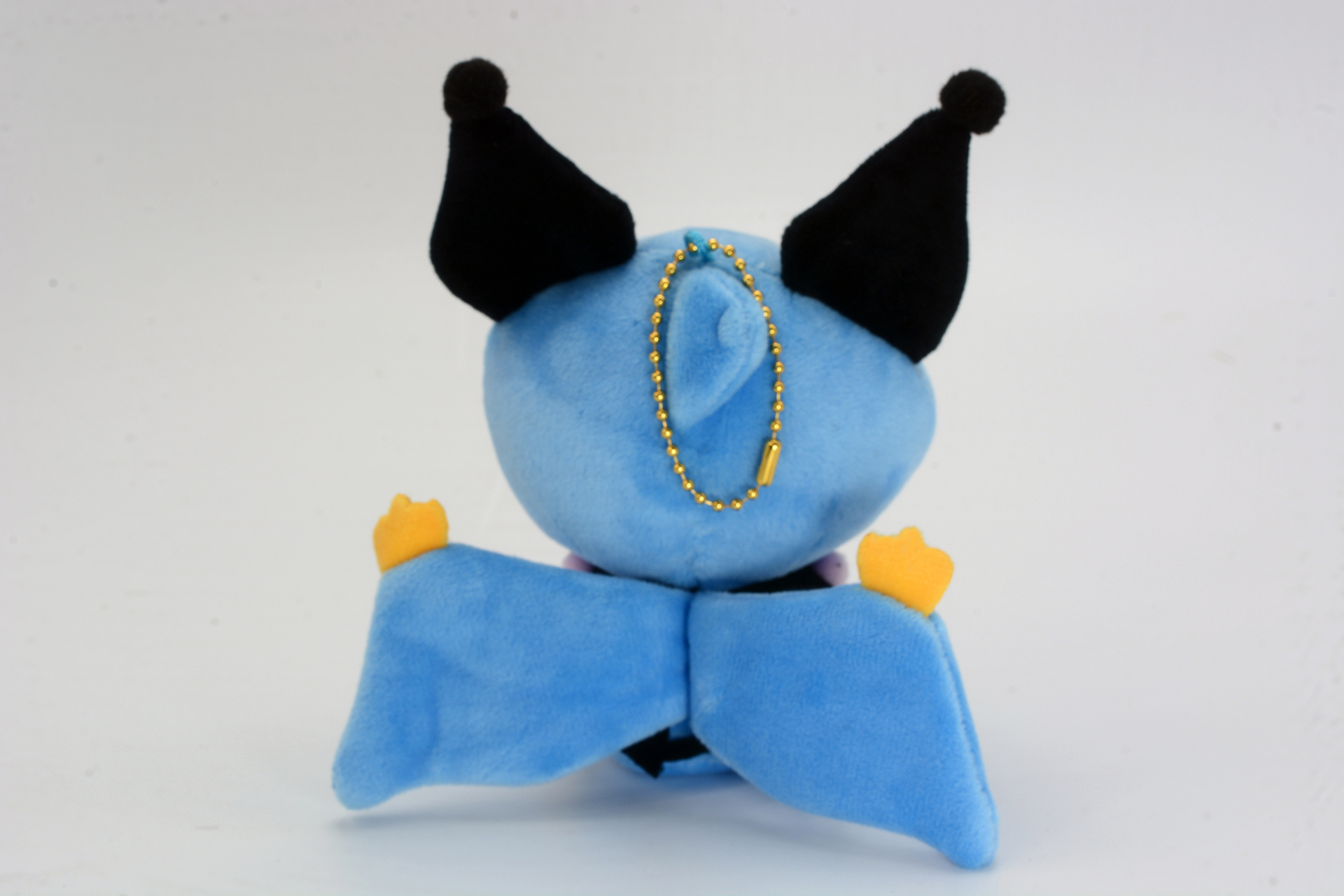 翼の手の部分も黄色くてかわいらしい