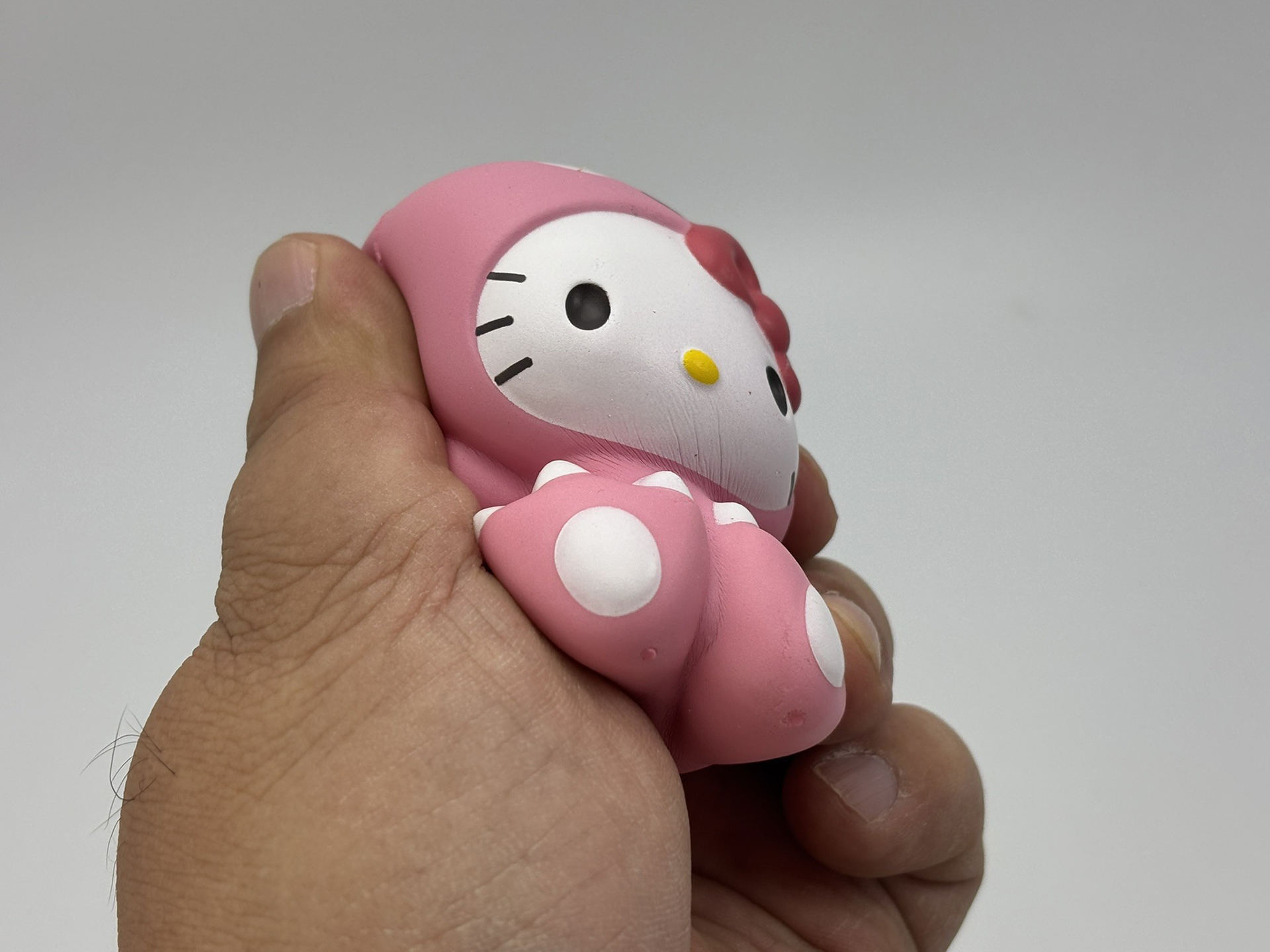 握るとむにゅっと気持ちいい感触が。癒やし効果もある