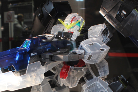 特別企画】クリア装甲をまとったガンダムヴァーチェ登場！ 「MG 1/100