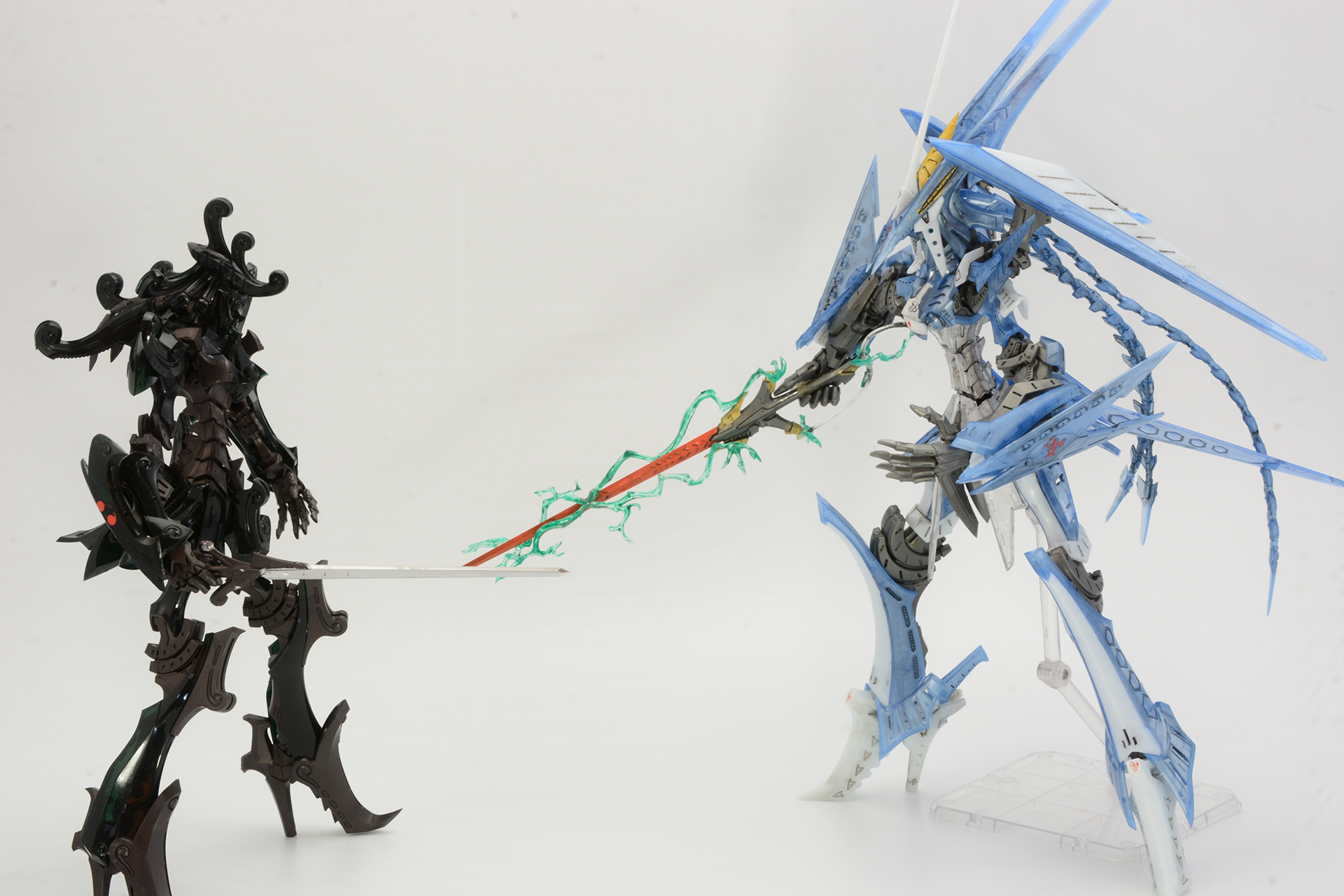 シリーズ第一弾の「VSMS 1/100 ダッカス」と並べることでマンガの名場面を再現できる