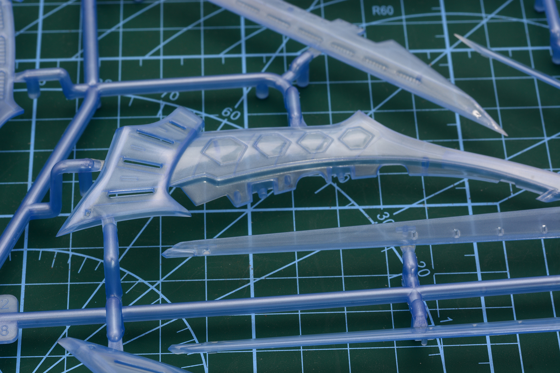 半透明のGTMの装甲の雰囲気を再現、ディテールも緻密だ