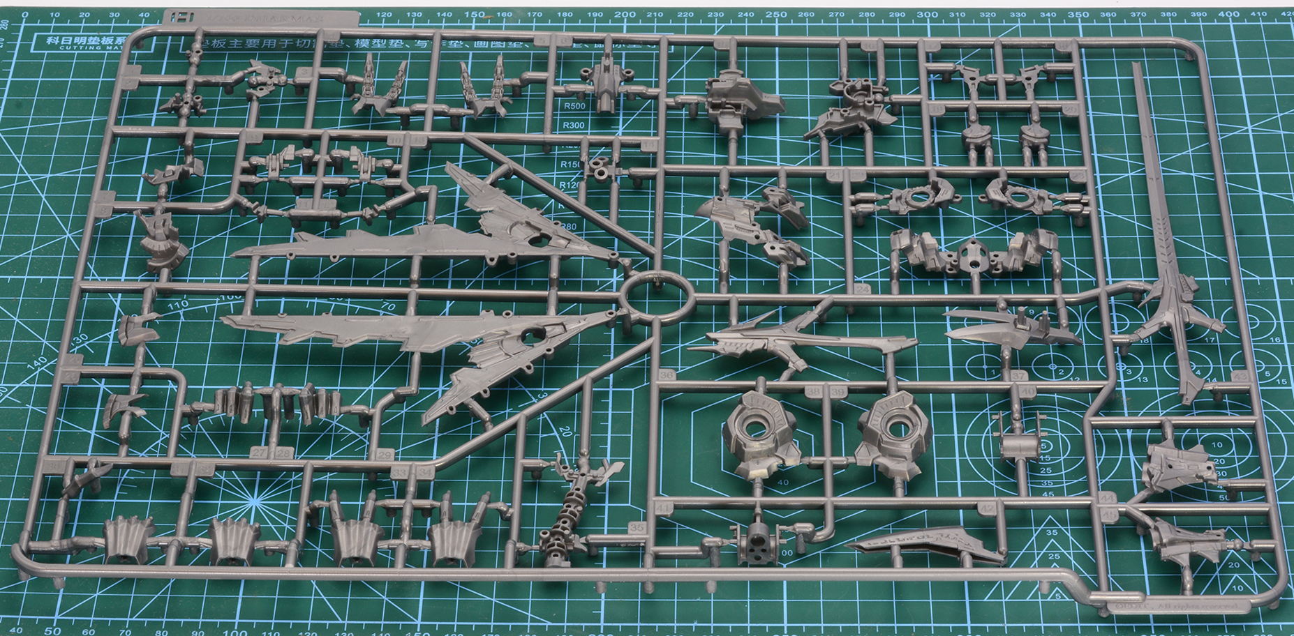 フレームには強度の強いABS樹脂を使用