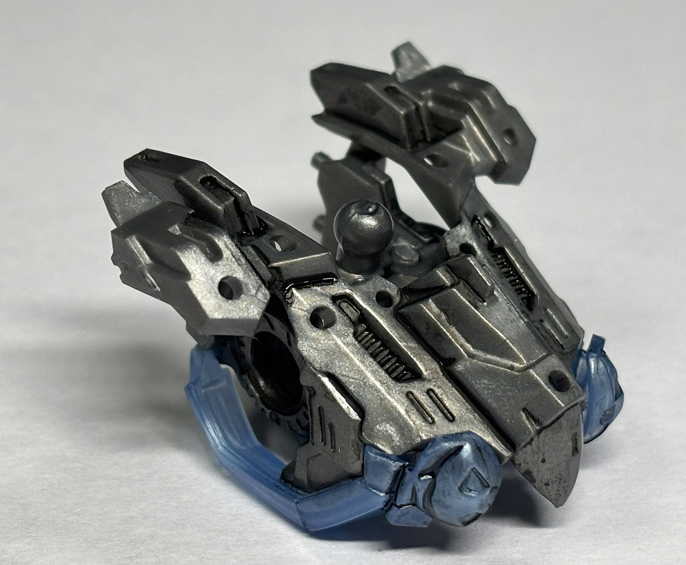 フレームに装甲をかぶせていく