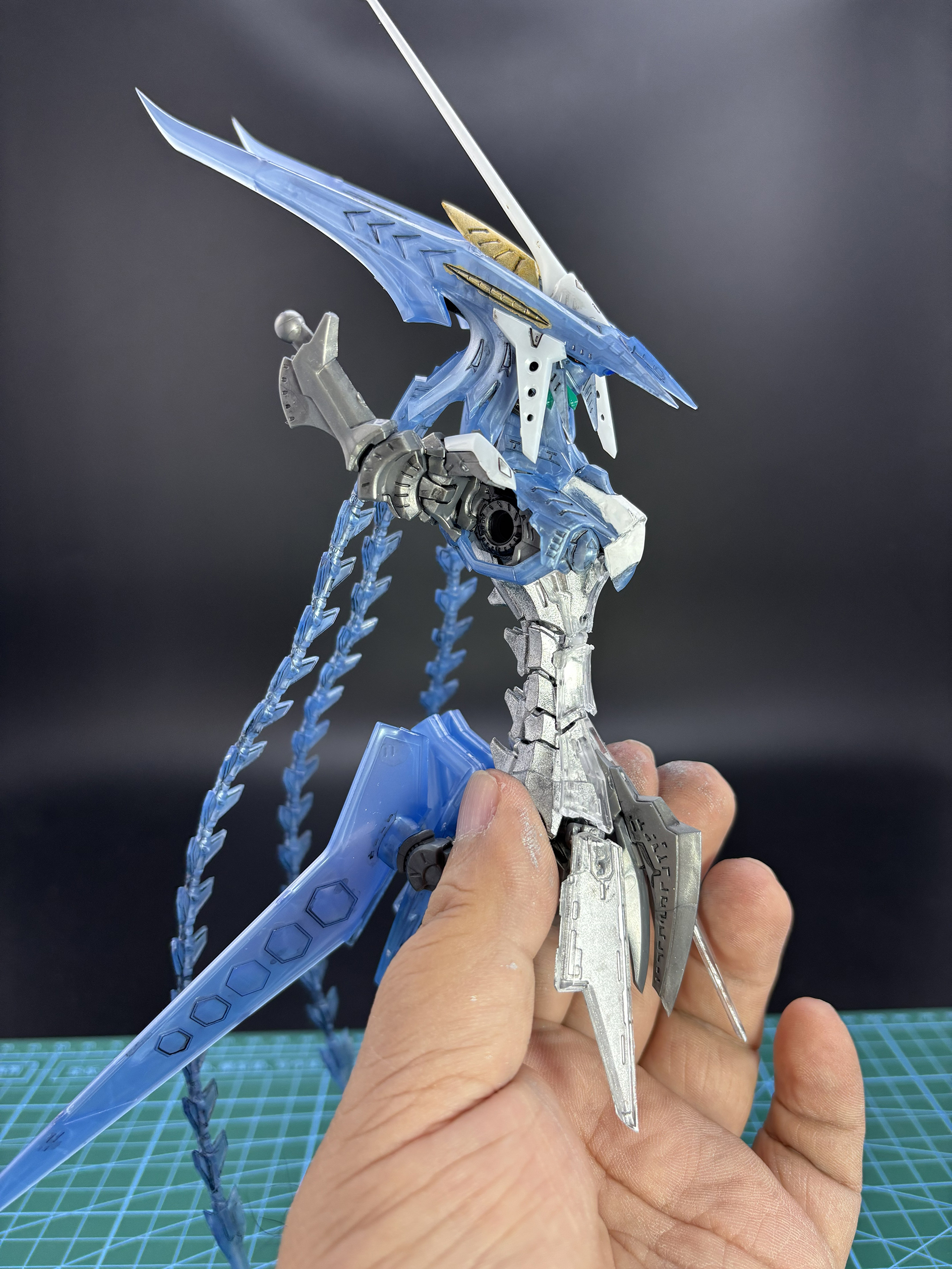 これまでの部品を合わせる。独特のカッコ良さがある