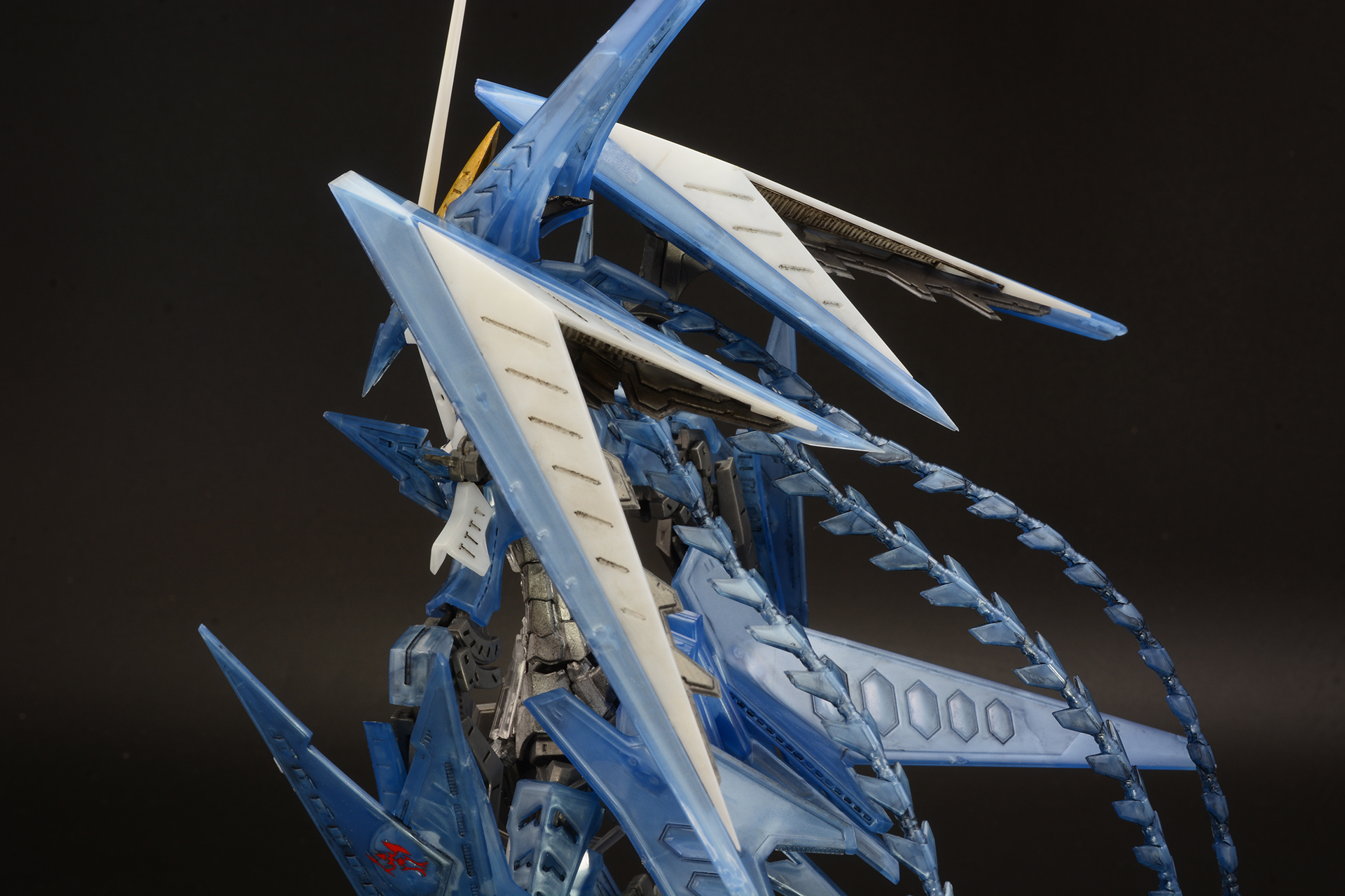 背面輻射フライヤー。巨大な翼を持っているかのようだ