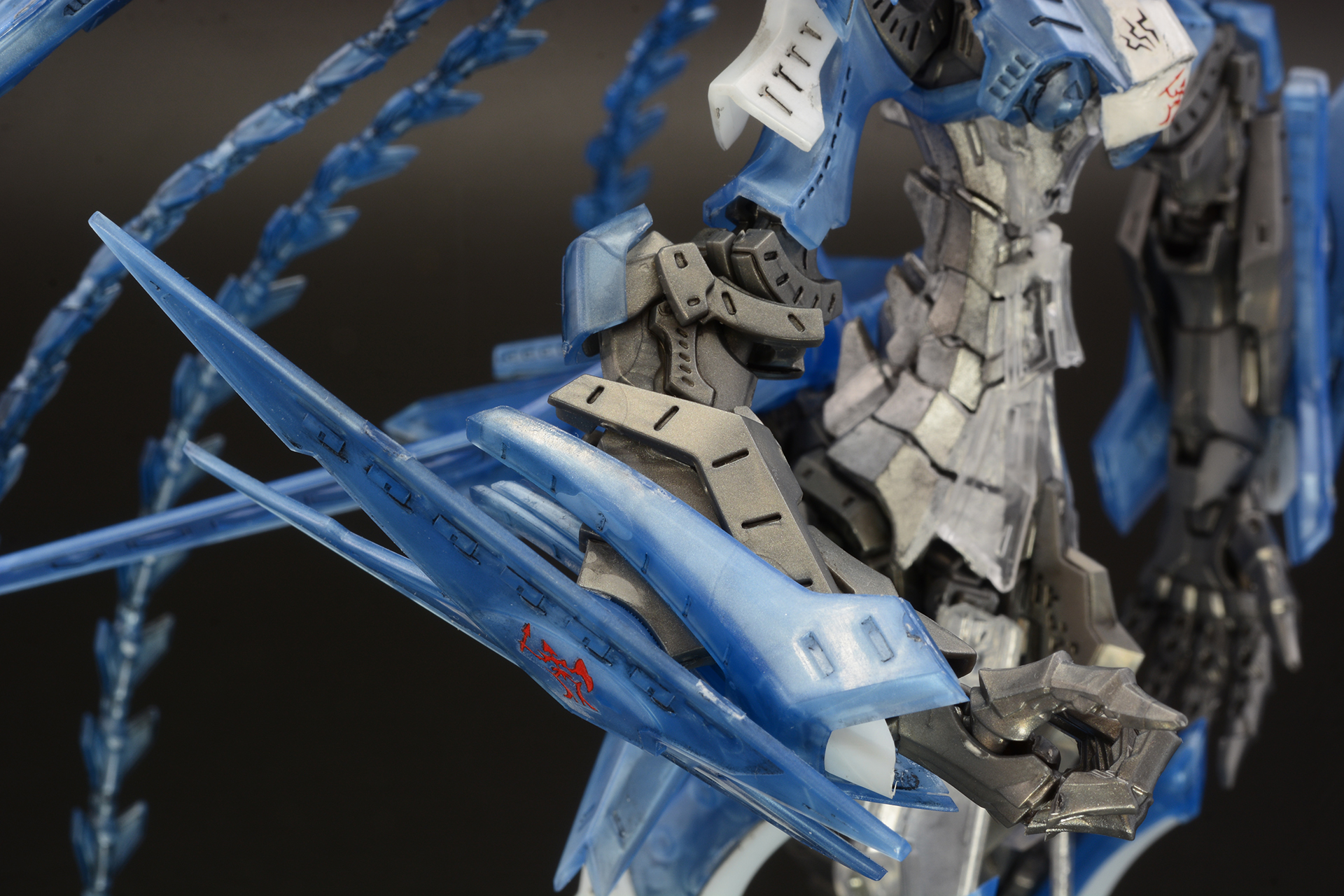 肘もパーツを動かすことでツインスイングならではの部品の動きを表現できる