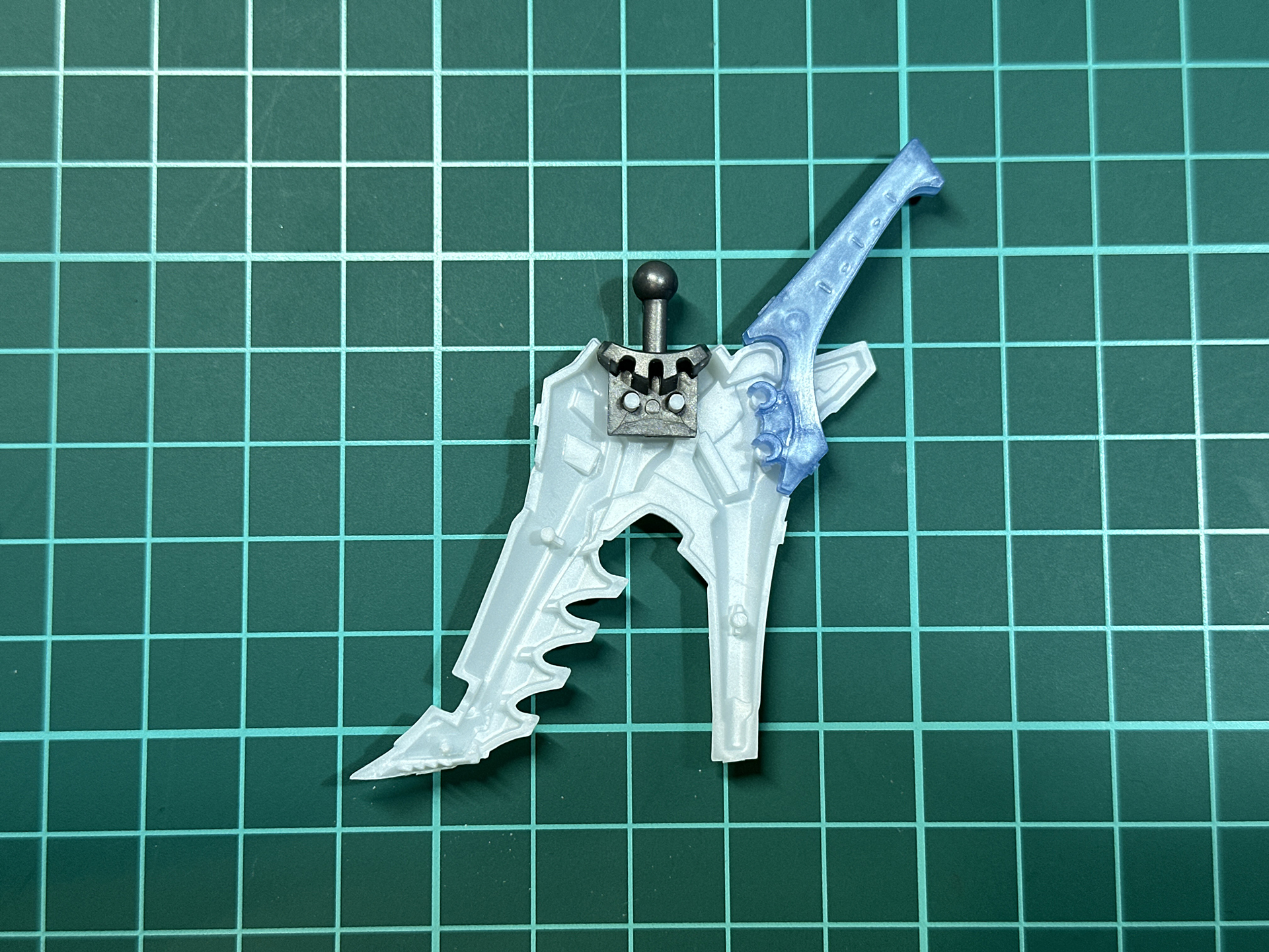 足部も背面フライヤーと同様に接続孔をCジョイントに加工しています