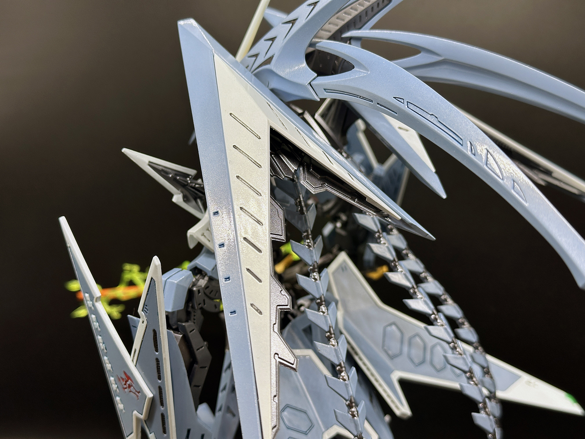 背面フライヤーは接続部が完全に隠れる構造のため、完成後は加工痕が見えることはありません