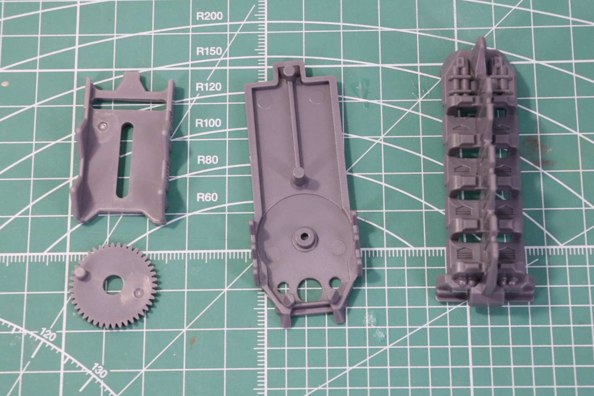 背部のギアユニットを組み立て