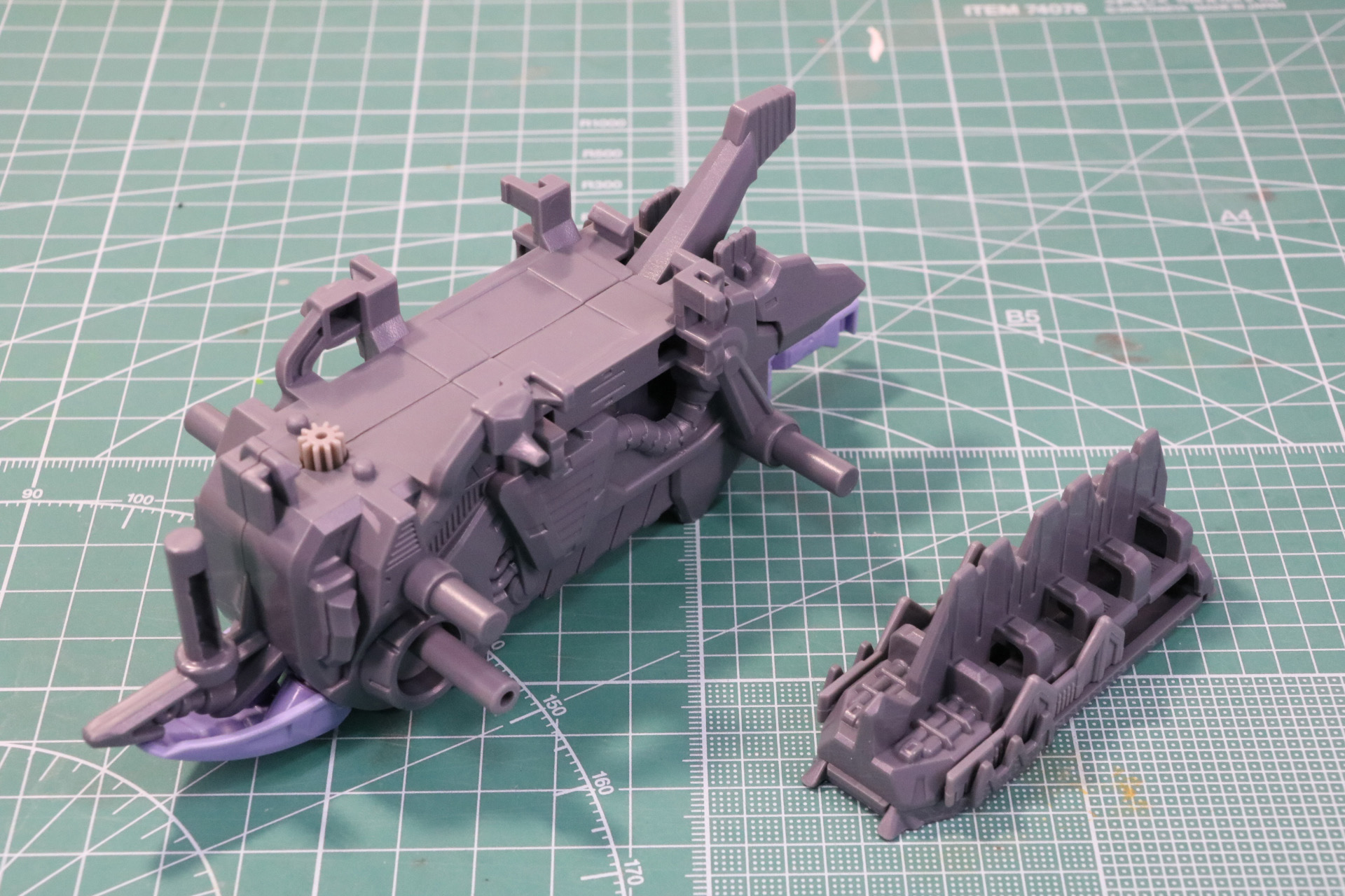 本体にギアユニットを乗せる。本体の歯車とリンクを組む