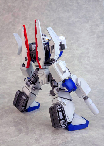 アニメ「亜空大作戦スラングル」よりSRタイプトレッカービークル