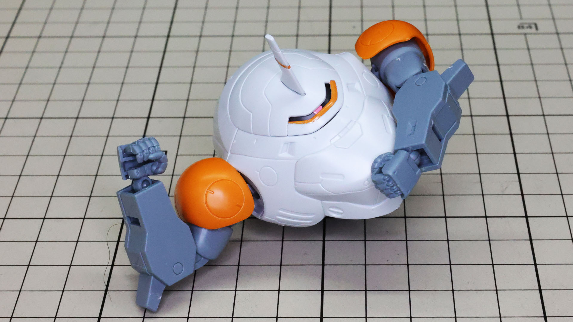 可動範囲もけっこうあり、大胆なアクションができそうです。形状からコミカルな印象もありますね