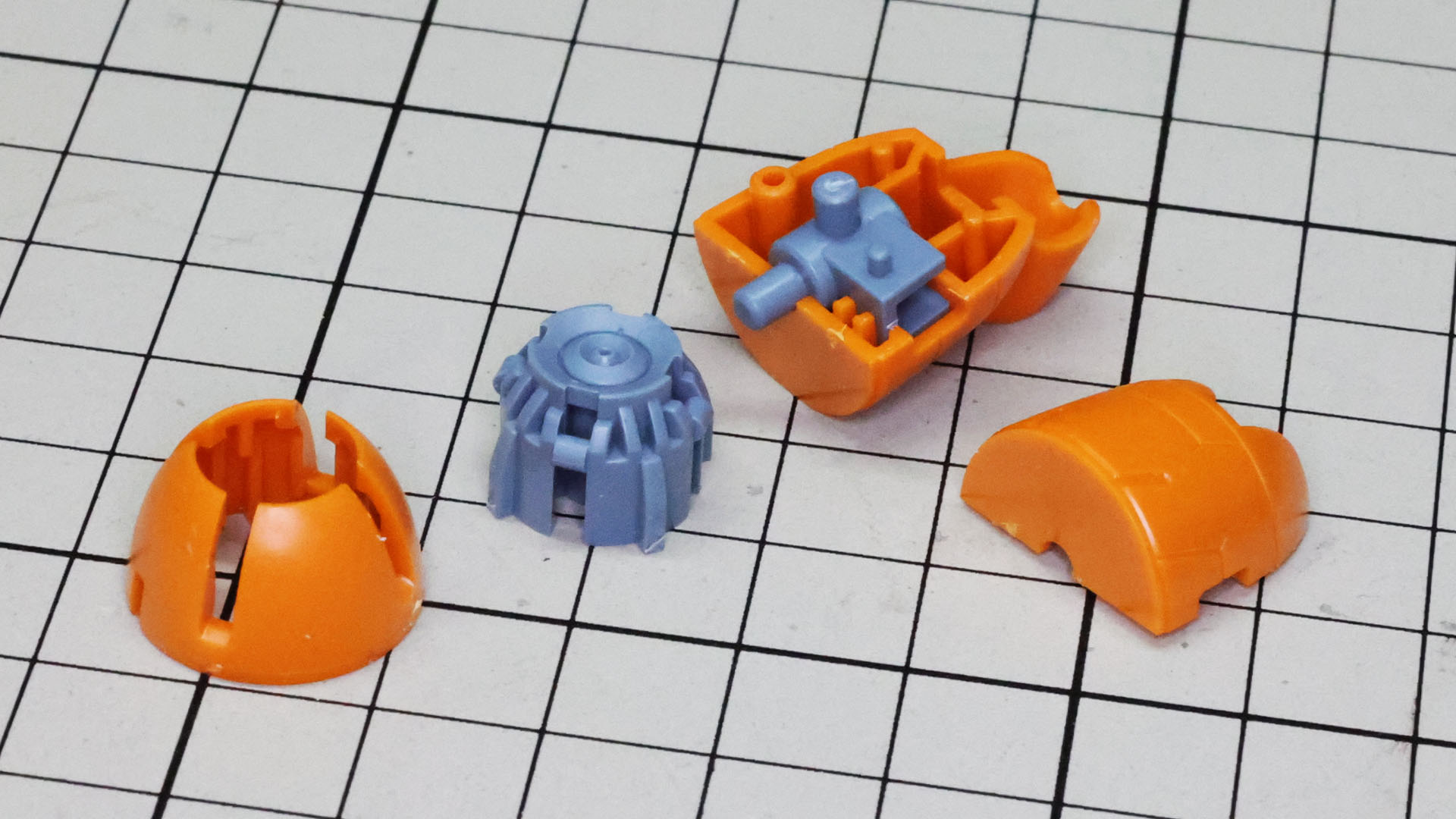 クロー内側には牽制用のマシンガンを搭載します