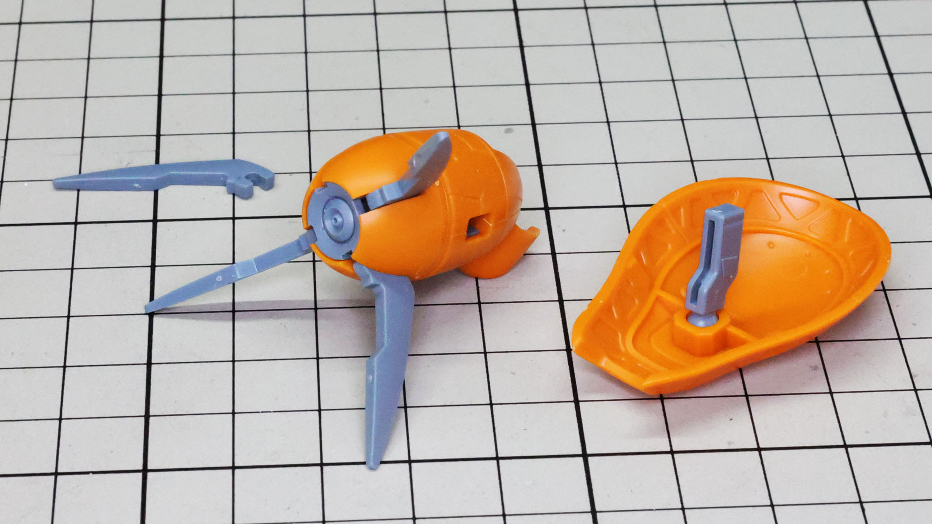 4本のクローはそれぞれ独立して可動できます