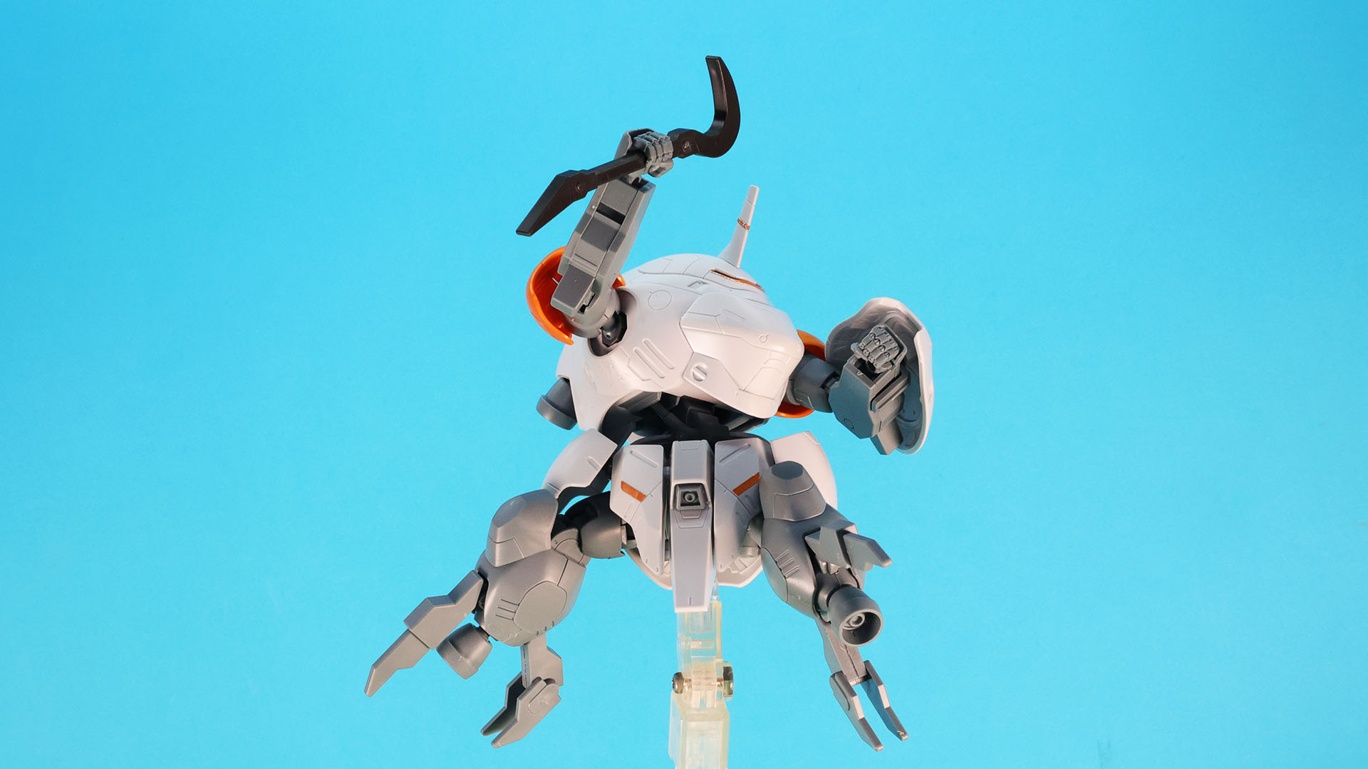 モビルスーツとしては珍しく、バールを装備しています