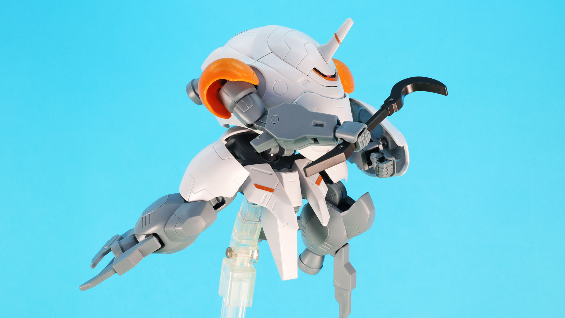 戦闘時には打撃にも使い、重作業にも使えそうな装備です