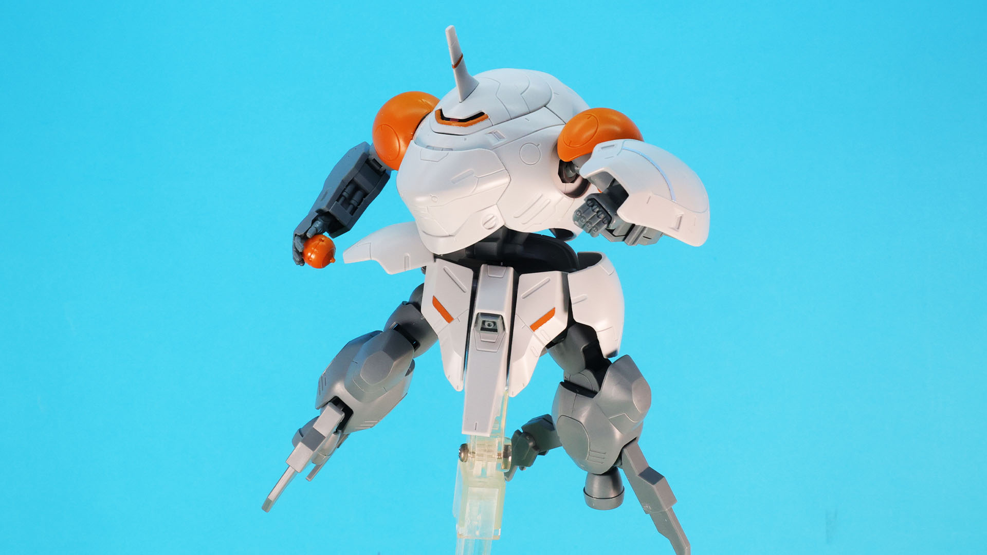 腰のサイドアーマーには手榴弾を装備しています