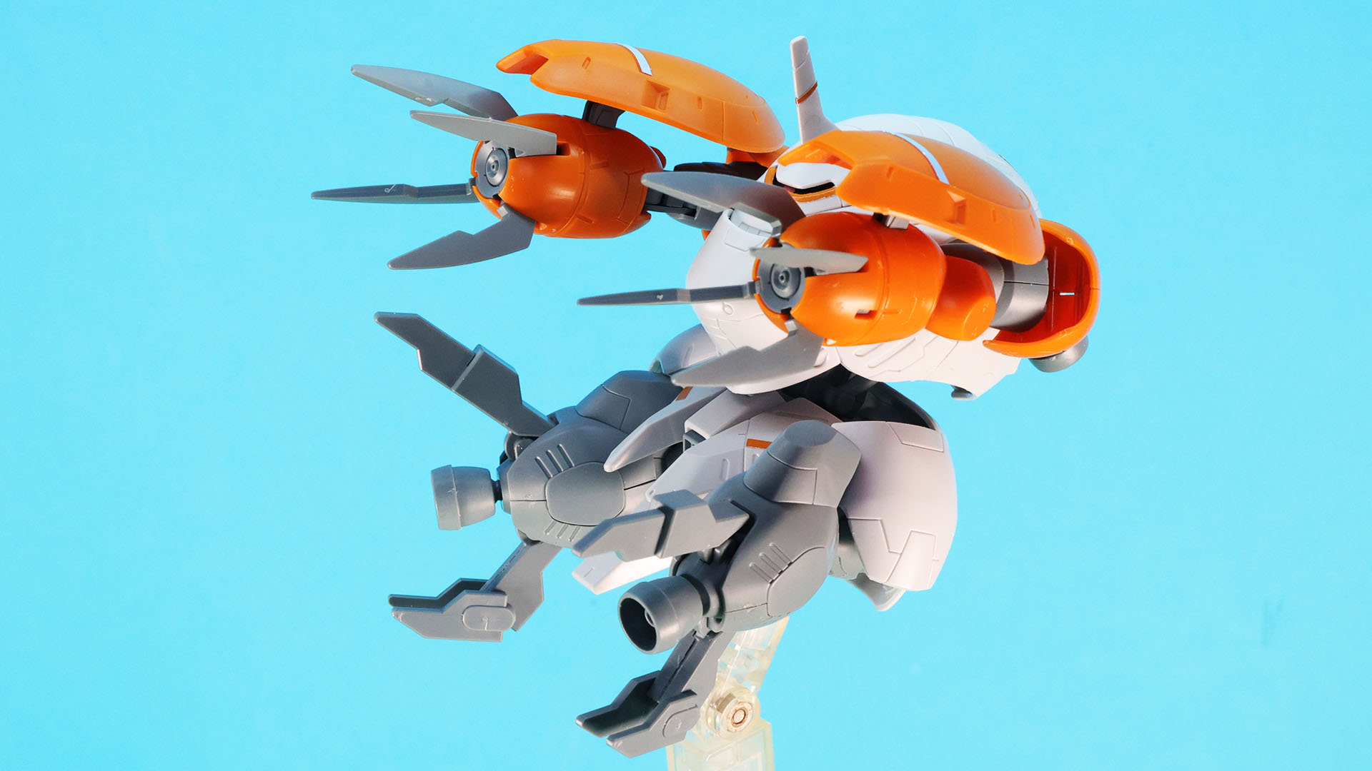 サブマシンガンで牽制しながら急速後退する戦法！