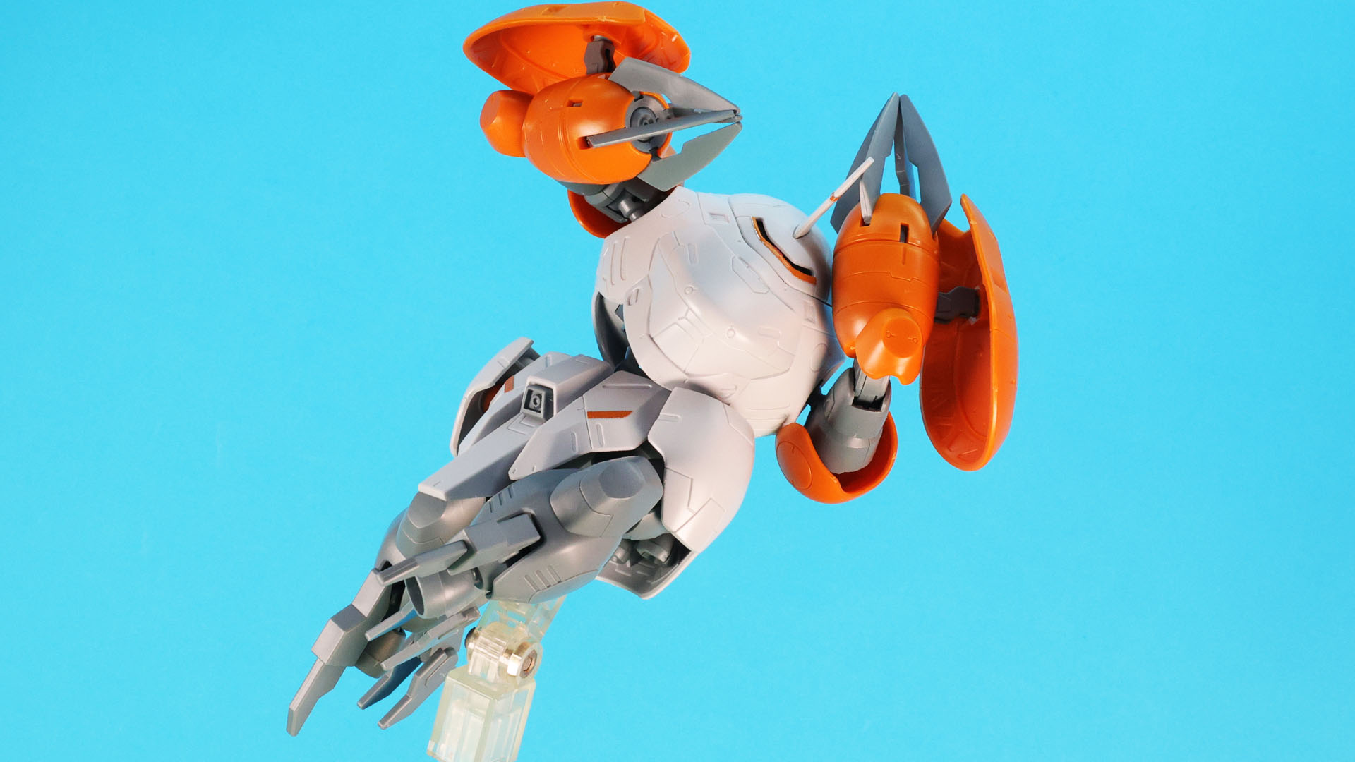 腰部もぐるっとまわるなど結構大胆なポージングが可能です