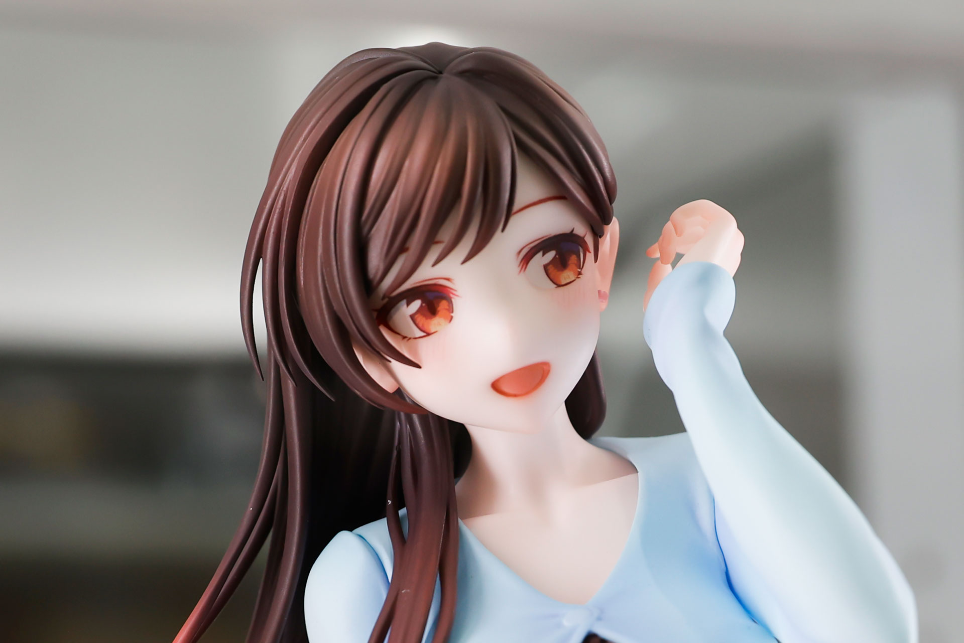 肌の白さが際立っている