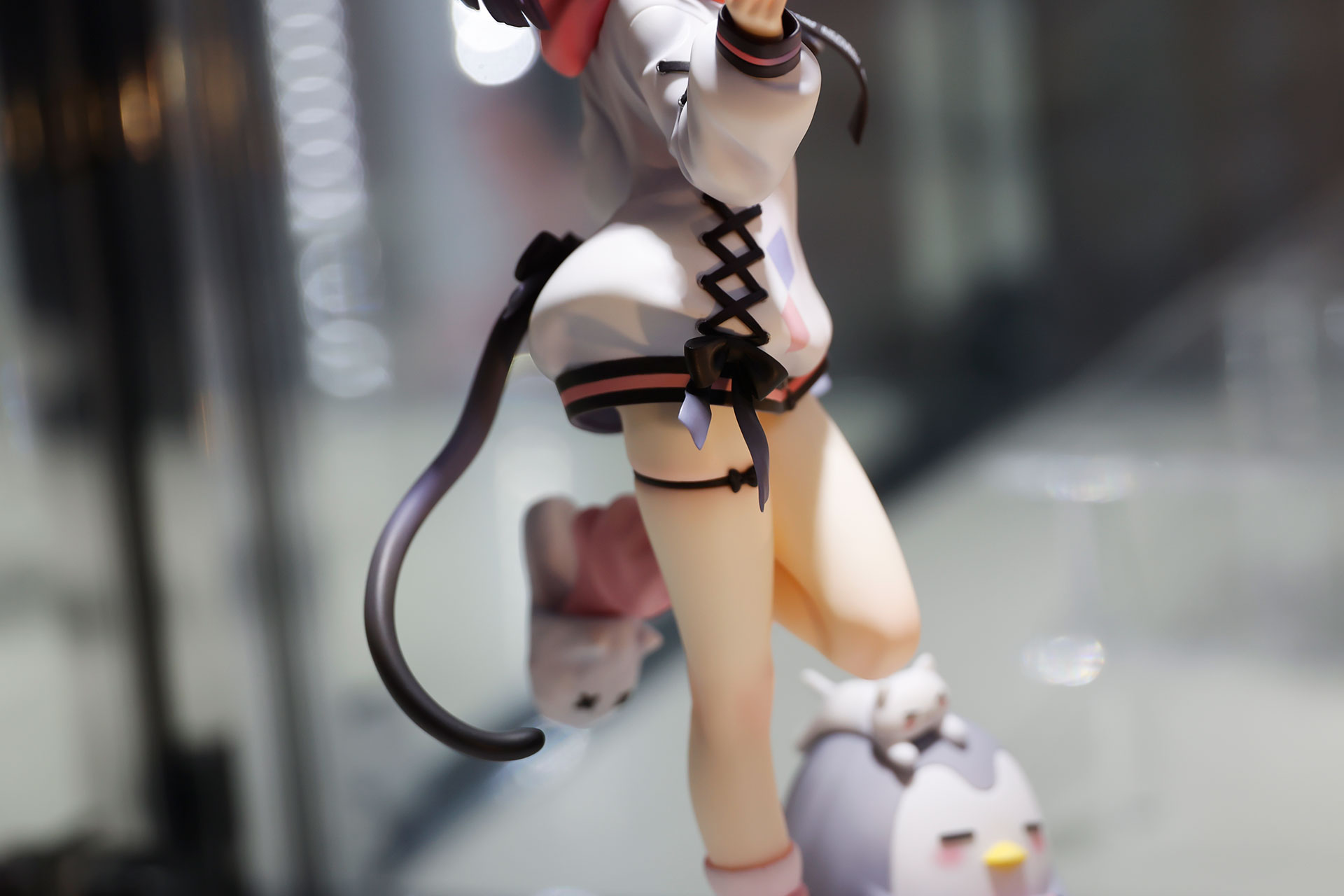 腰のあたりからしっぽが伸びている