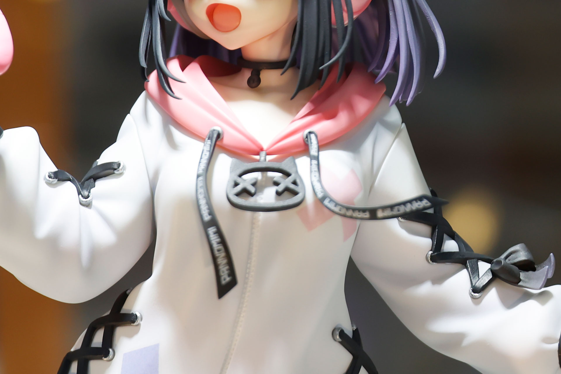 部屋の中でリラックスできそうなファッションだ