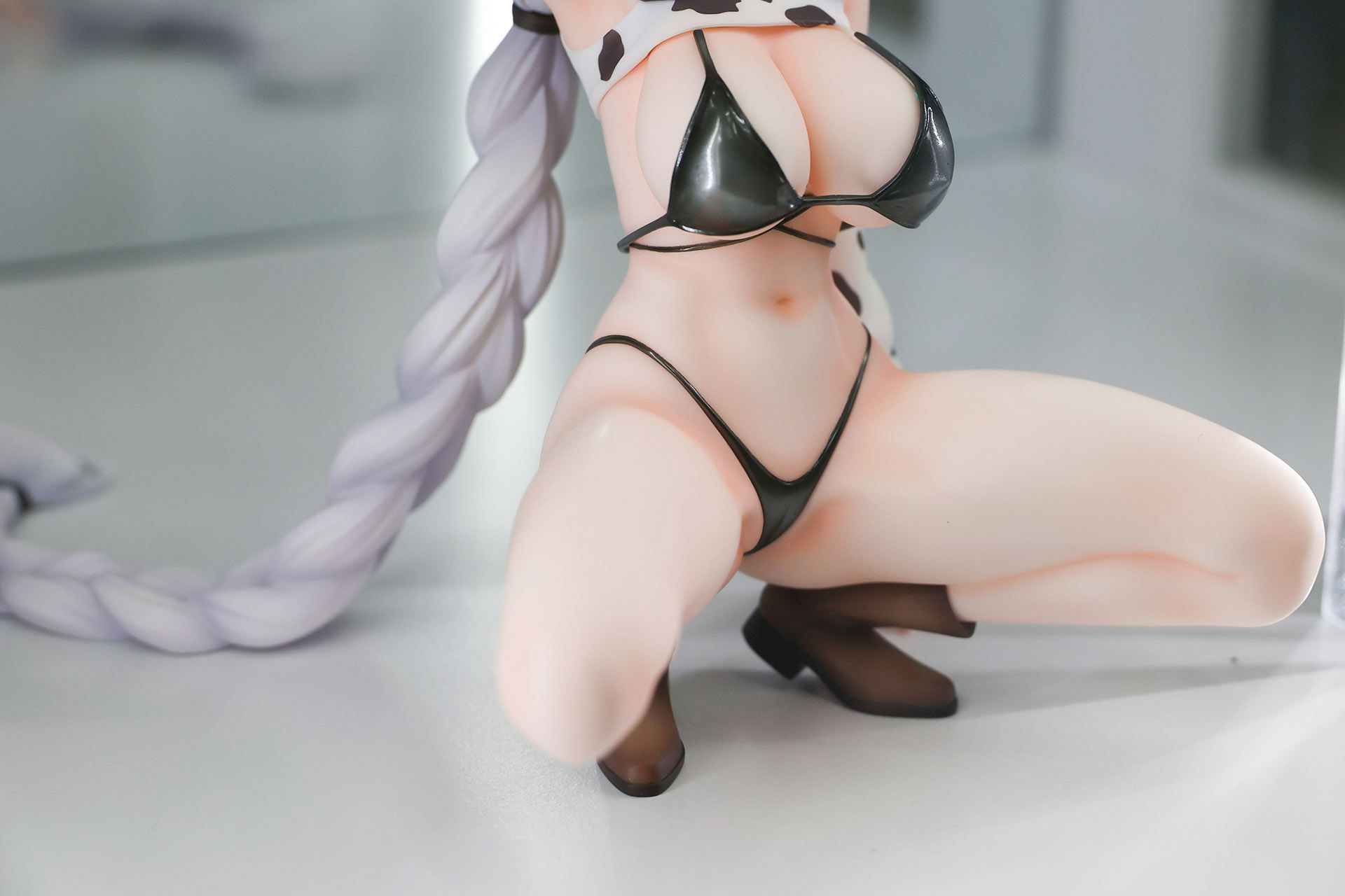 長いツインテールがバランスを取るのにも役立っている