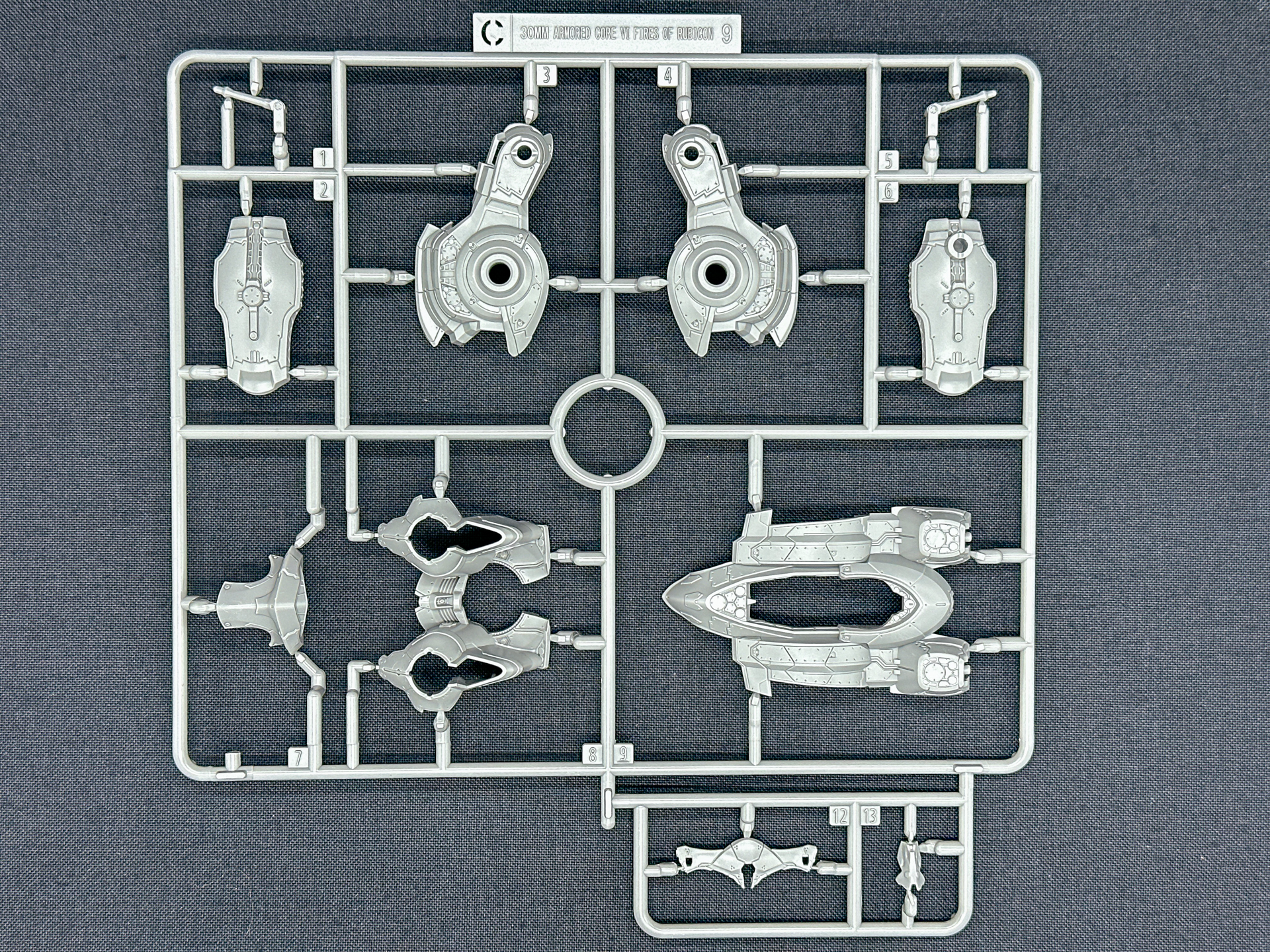 Cランナーはオープンフェイスの頭部パーツを構成する箇所が別パーツに差し替えられています。